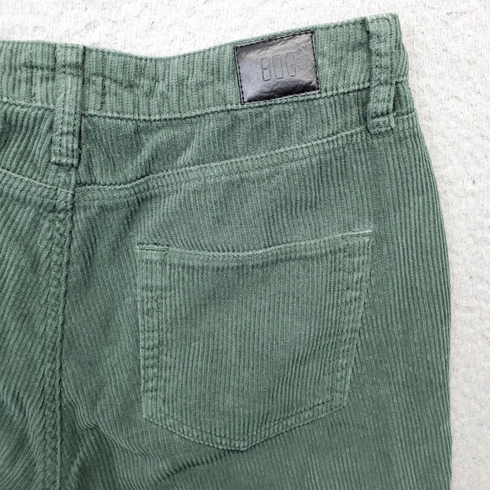 Urban Outfitters BDG Urban Outfitters Mom Pants Womens Size 28 Green Corduroy High Rise Regular Size 28 Womens Front Flat Front Pockets Ankle Pants Size 28" / US 6 / IT 42 - 8 Thumbnail