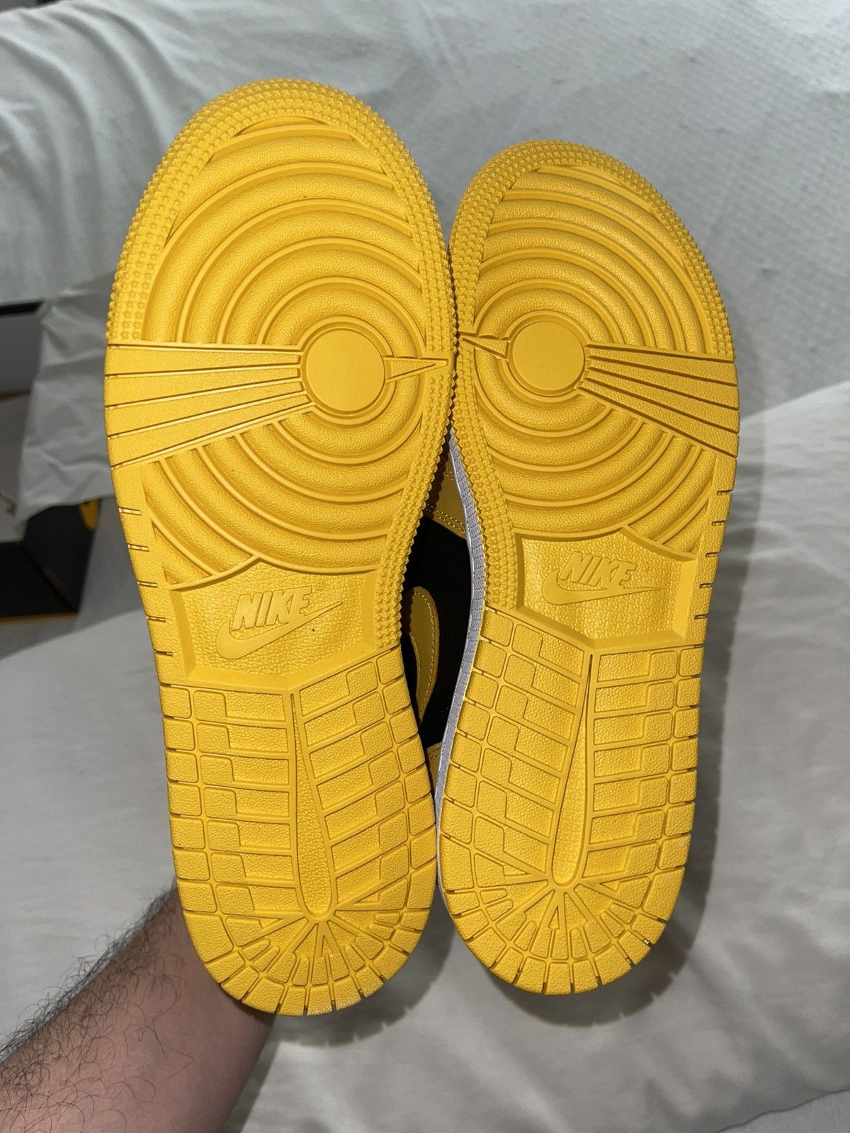 Jordan Brand Nike Air Jordan Retro OG pollen size 7Y or women’s 8 Size US 7 / EU 40 - 3 Thumbnail