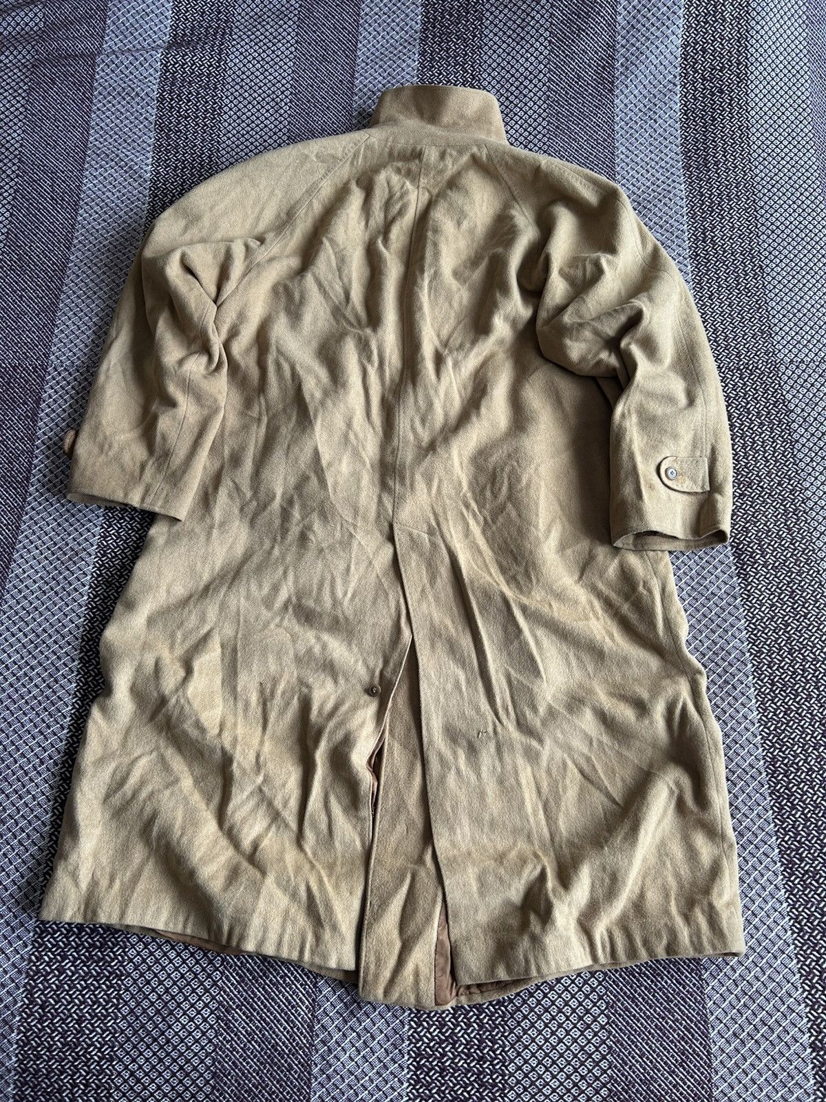 Burberry × Vintage Vintage Burberry Heavy Coat Wool & Cashmere Thrashed Size XL Size US XL / EU 56 / 4 - 16 Thumbnail