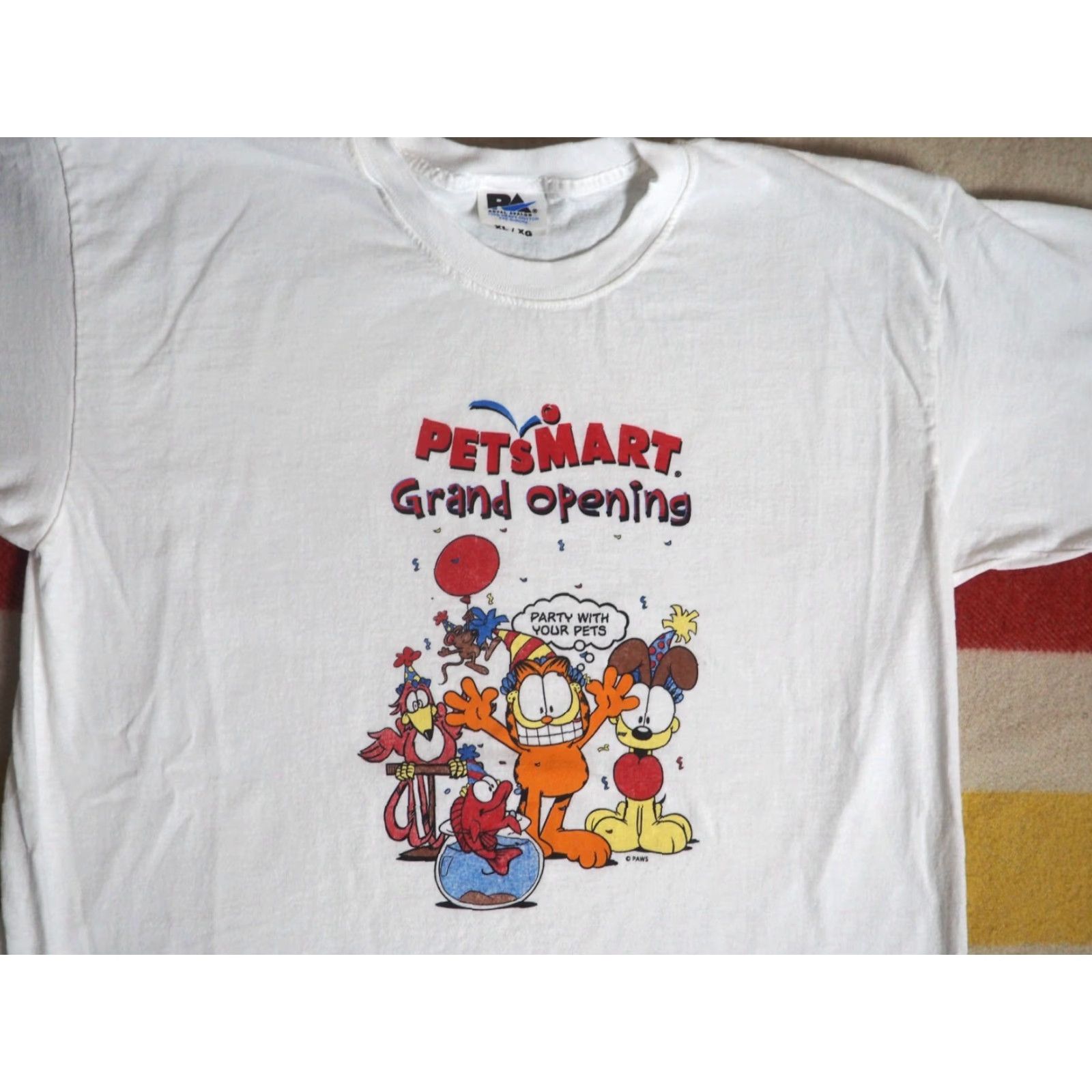 Vintage VTG 90s Garfield Petsmart Promo Logo Graphic Print Tee T-Shirt Mens L White Cotton Crew Neck Short Sleeve Garment Royal Avalon Vintage Man Pink? Size US L / EU 52-54 / 3 - 3 Thumbnail