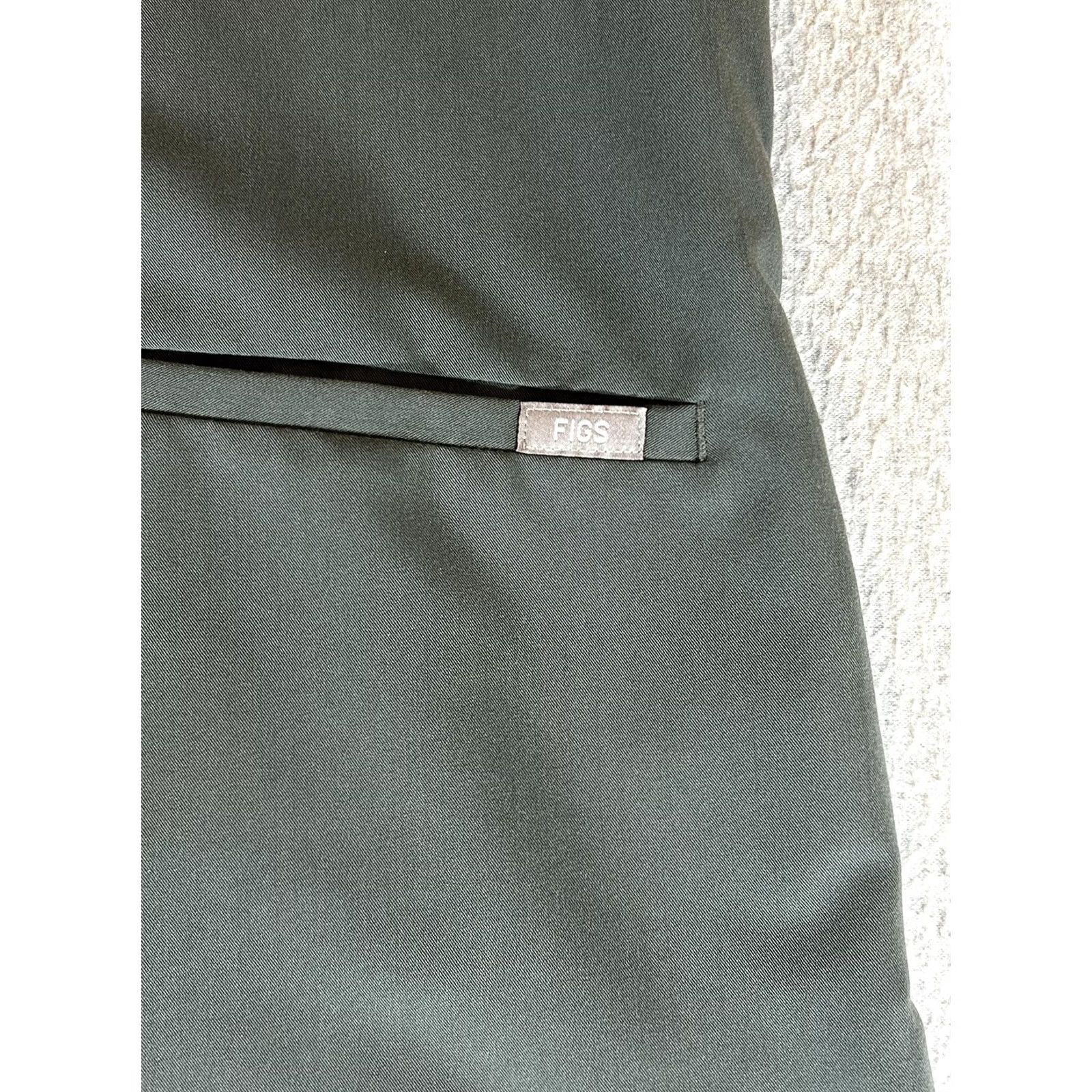 Vintage FIGS Scrub Top Womens Medium Green Casma Technical Shirt Three Pocket Medical Size M / US 6-8 / IT 42-44 - 2 Thumbnail