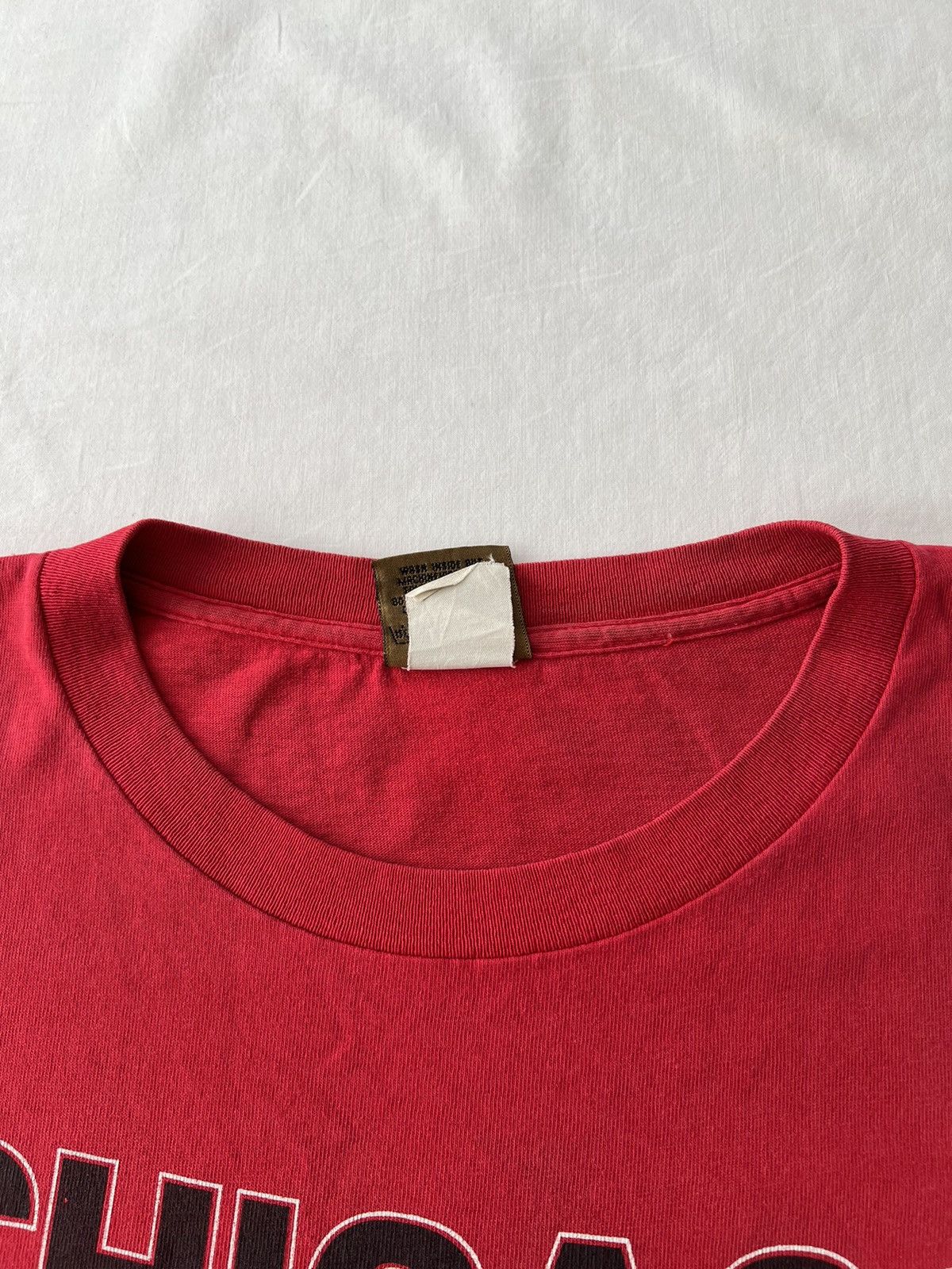 NBA Vintage 90s Chicago Bulls NBA Basketball Nutmeg Red T-shirt Size US XL / EU 56 / 4 - 17 Thumbnail