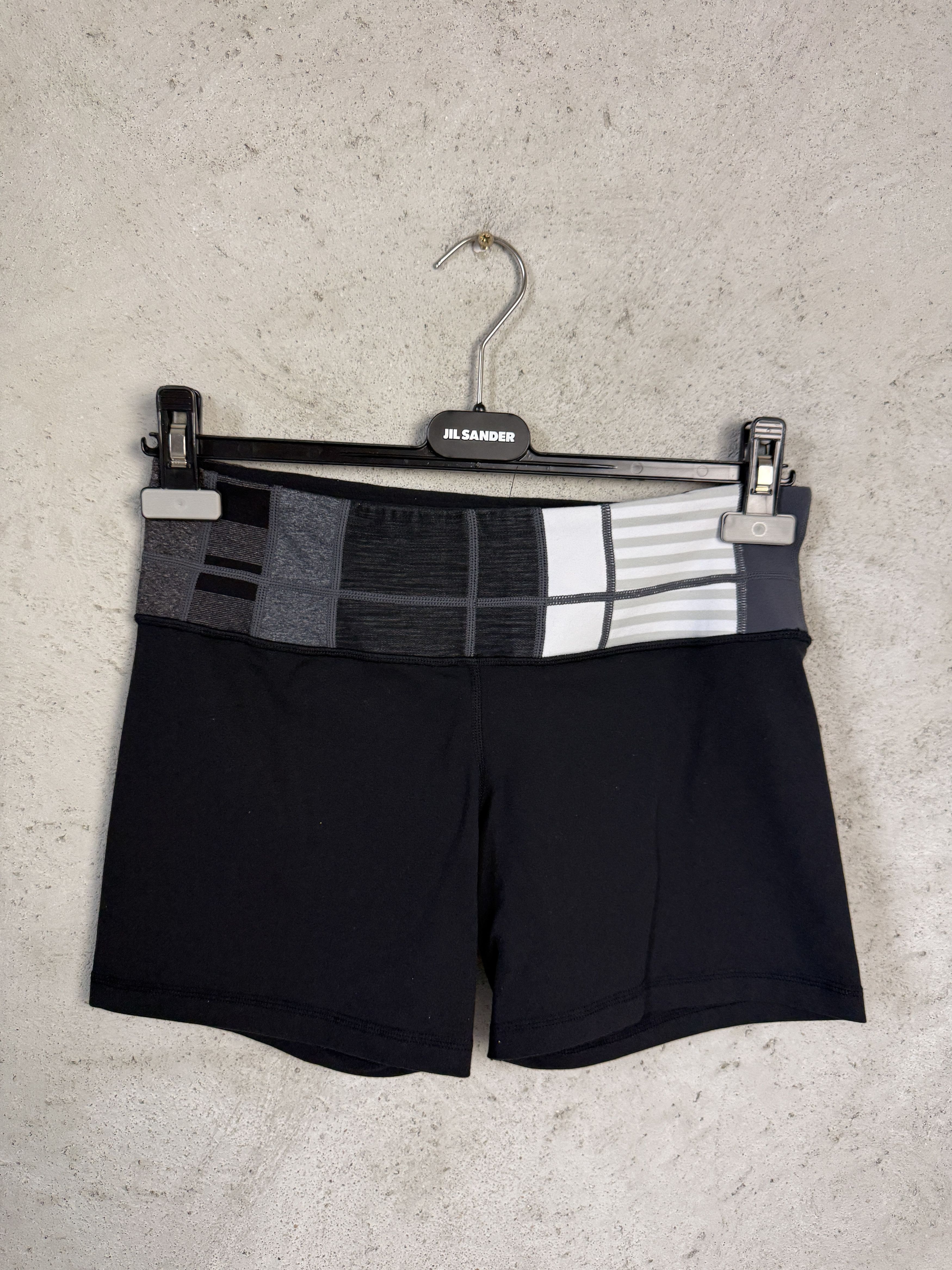 Lululemon Lululemon Reverse Groove Short sport gym pilates Size 30" / US 8 / IT 44 - 2 Thumbnail