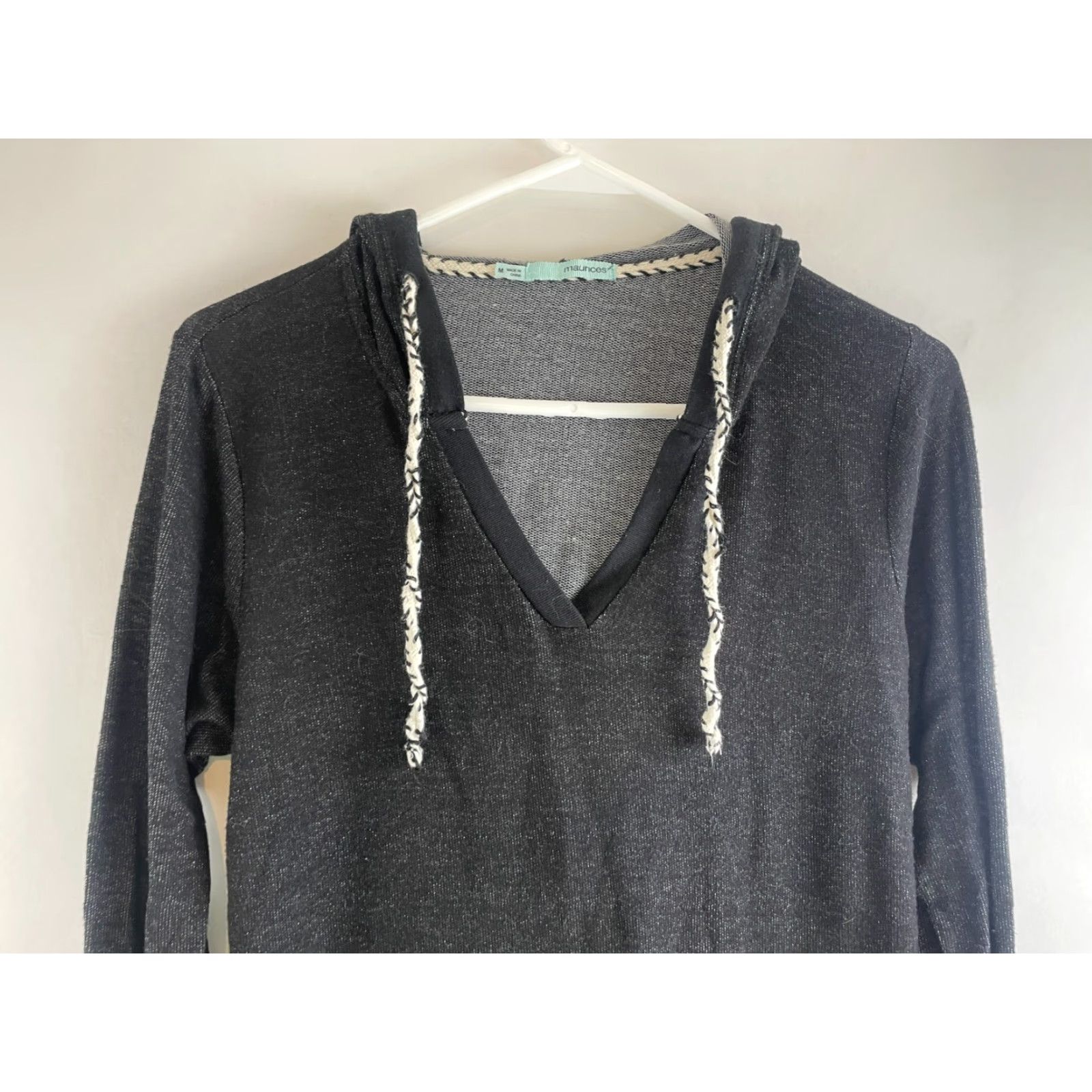 Vintage Maurices Sweater Women's Size Medium Black V-Neck Hoodie Long Sleeve Drawstring Pullover Size L / US 10 / IT 46 - 3 Thumbnail