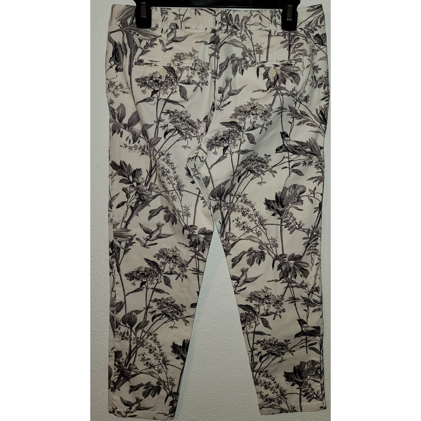 Other Talbots The Weekender Cream Floral Bird Print Capri Pants 6 Size 28" / US 6 / IT 42 - 3 Thumbnail