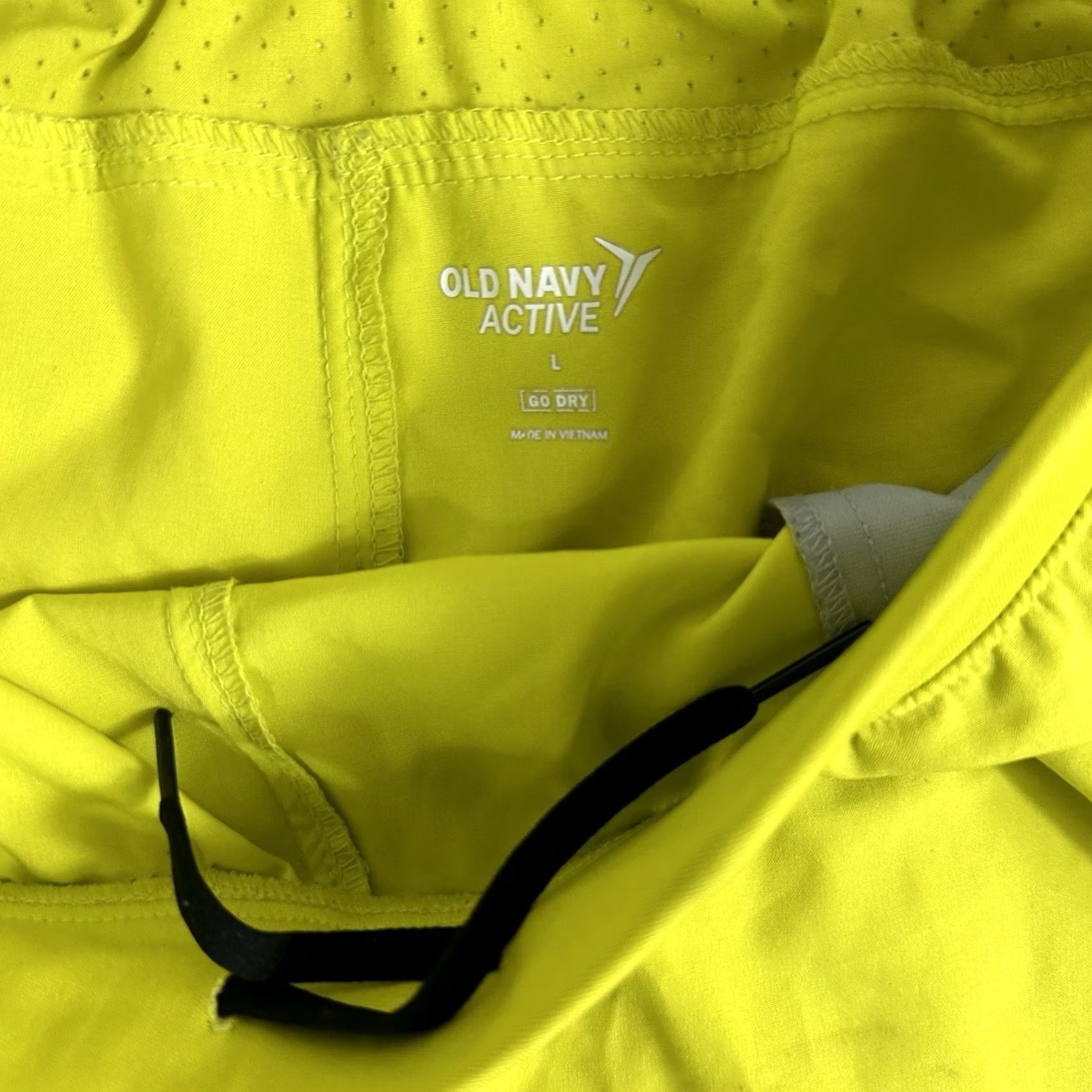 Old Navy Old Navy Go-Dry Shorts Men's Large Yellow Pockets Active Go Gym Train 6 inches Size US 33 - 5 Thumbnail