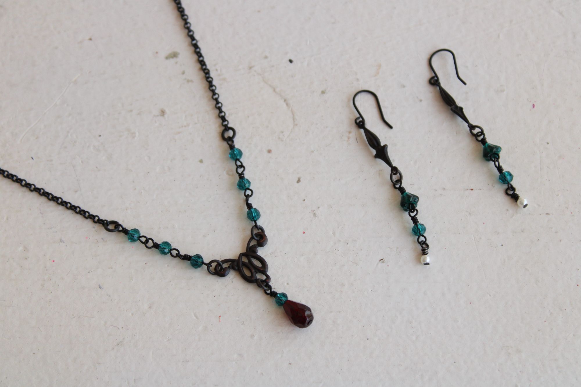 Handmade Handcrafted Necklace and Earring Set, Victorian Style, Green Size ONE SIZE - 11 Thumbnail