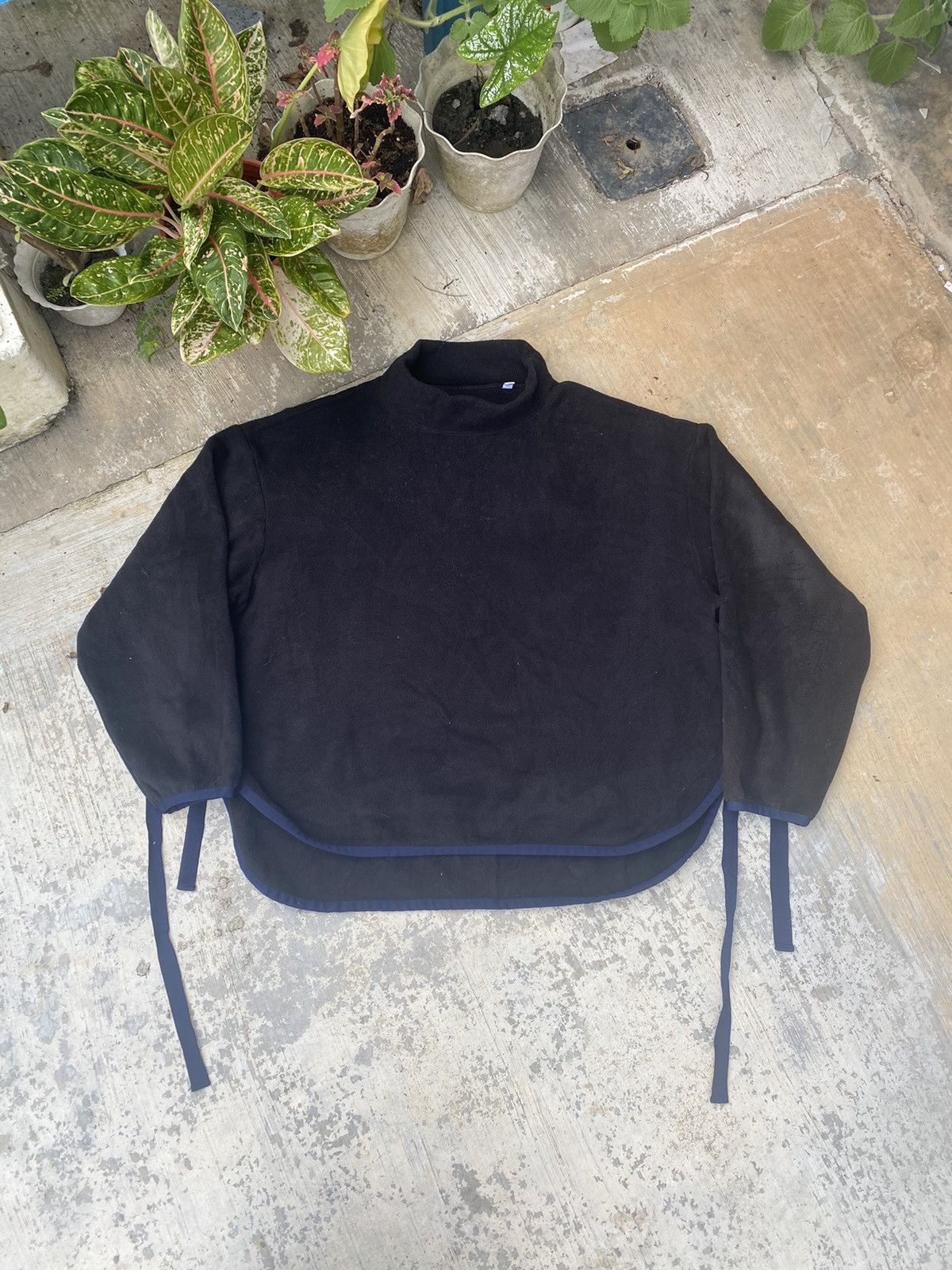 Uniqlo × White Mountaineering Uniqlo X White Mountaineering Cropped Side Split Fleece Size L / US 10 / IT 46 - 1 Thumbnail