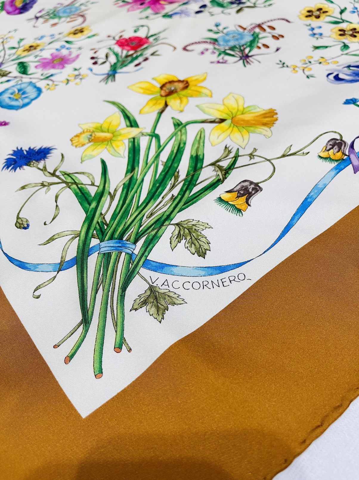 Gucci VINTAGE GUCCI FLORA SILK SCARF VERY RARE Size ONE SIZE - 3 Thumbnail