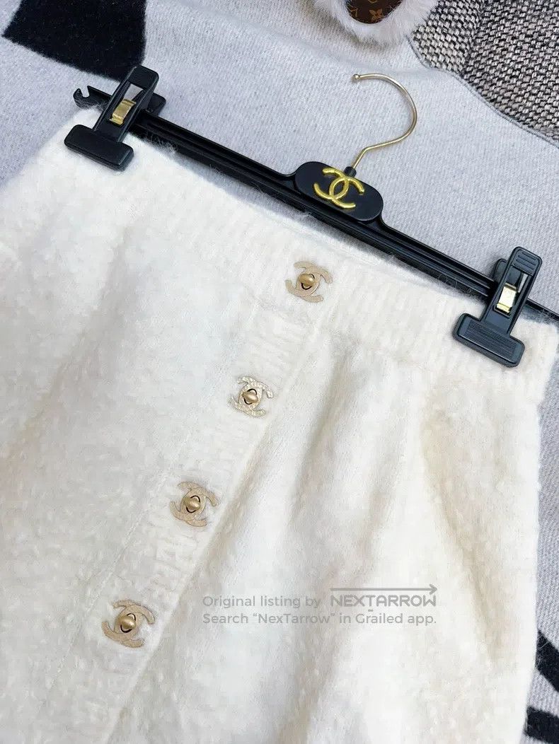Chanel Chanel 21b beige white schoolbag buckle knitted skirt Size 24" / US 00 / IT 34 - 3 Thumbnail