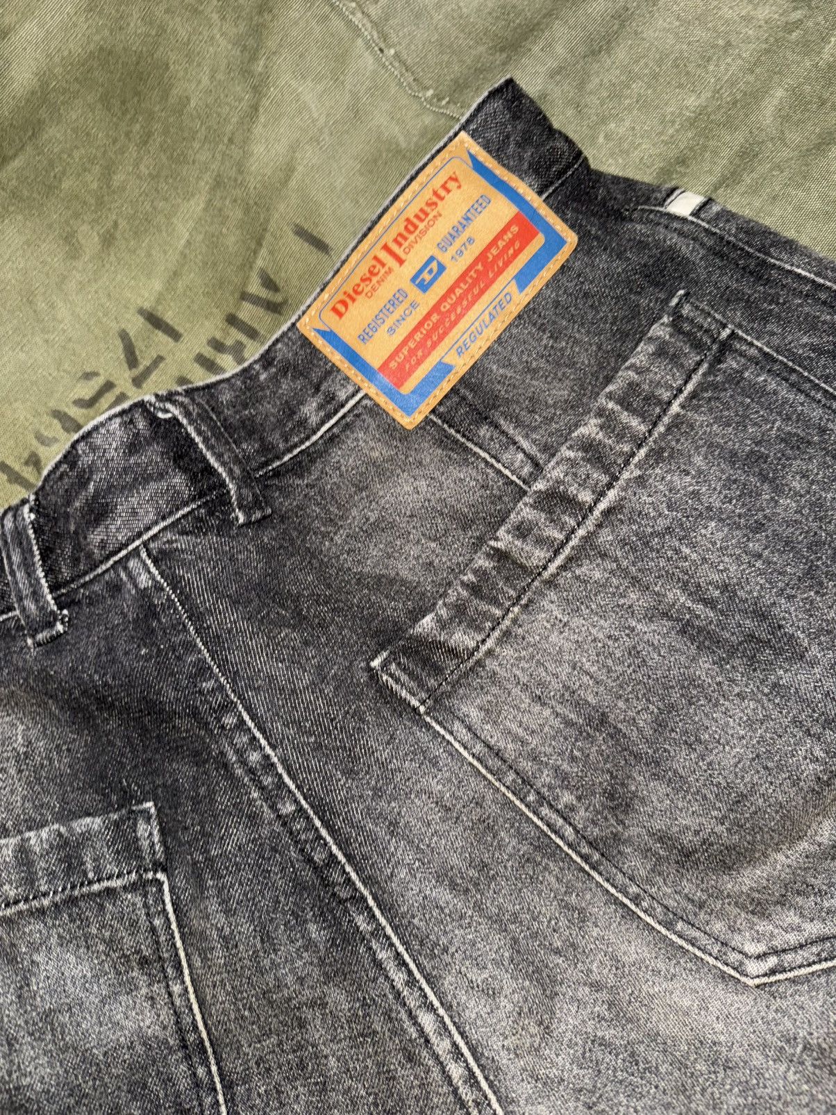 Diesel Relaxed Jeans D-Fish 0ghaa Size US 34 / EU 50 - 11 Thumbnail