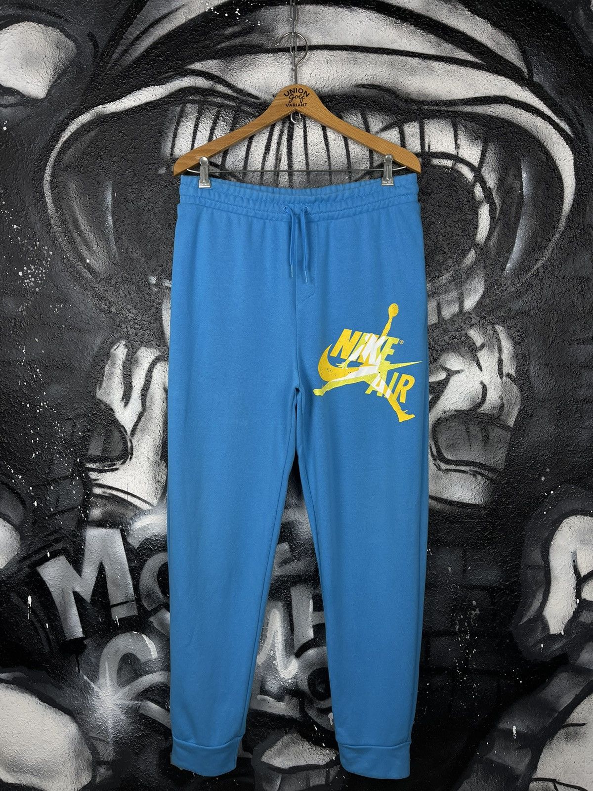 Jordan Brand Air Jordan Jumpman Men’s Joggers Size M Size US 32 / EU 48 - 2 Thumbnail
