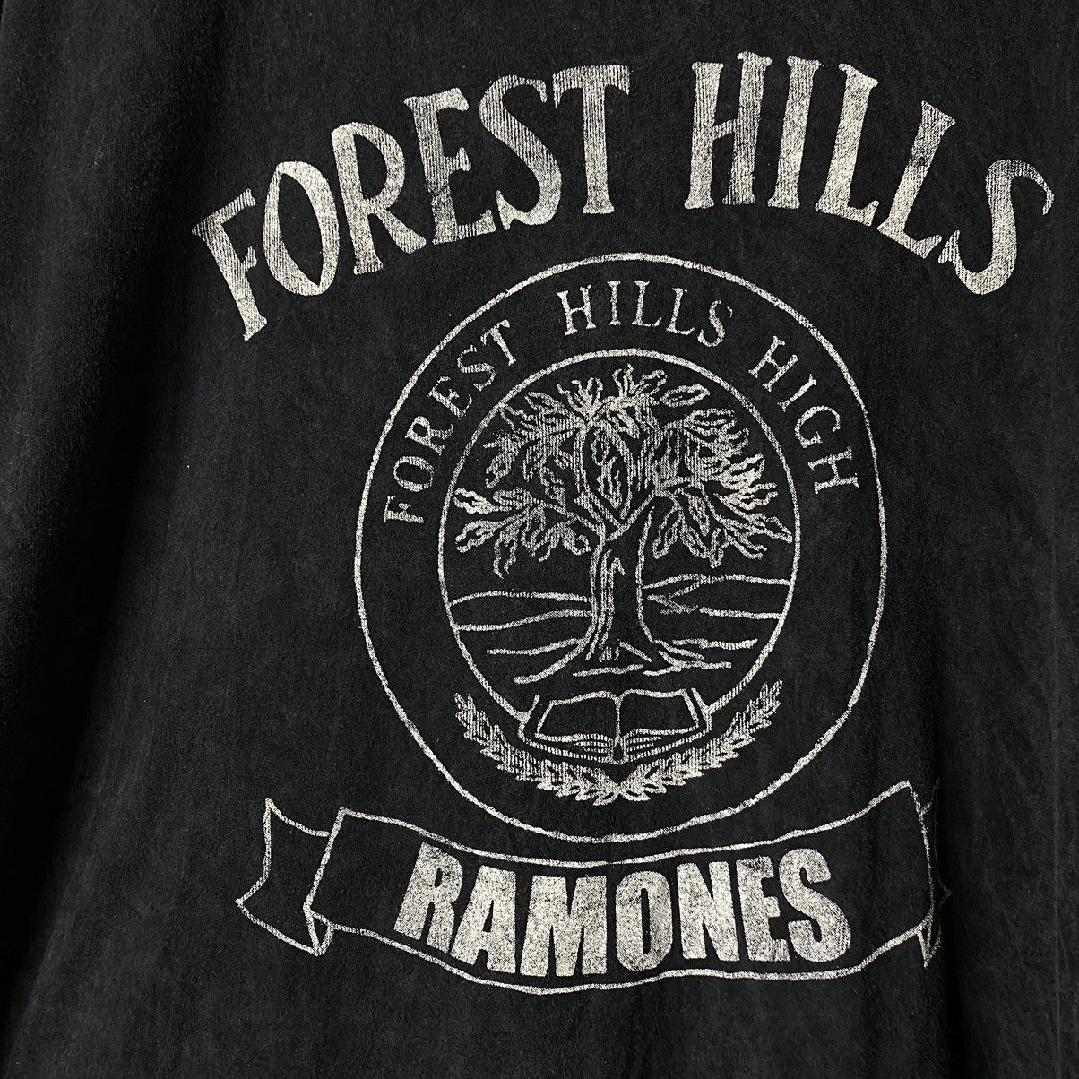 Band Tees × Vintage 2015 Ramones Forest Hills High Black Snow Wash T Shirt Size US L / EU 52-54 / 3 - 2 Thumbnail
