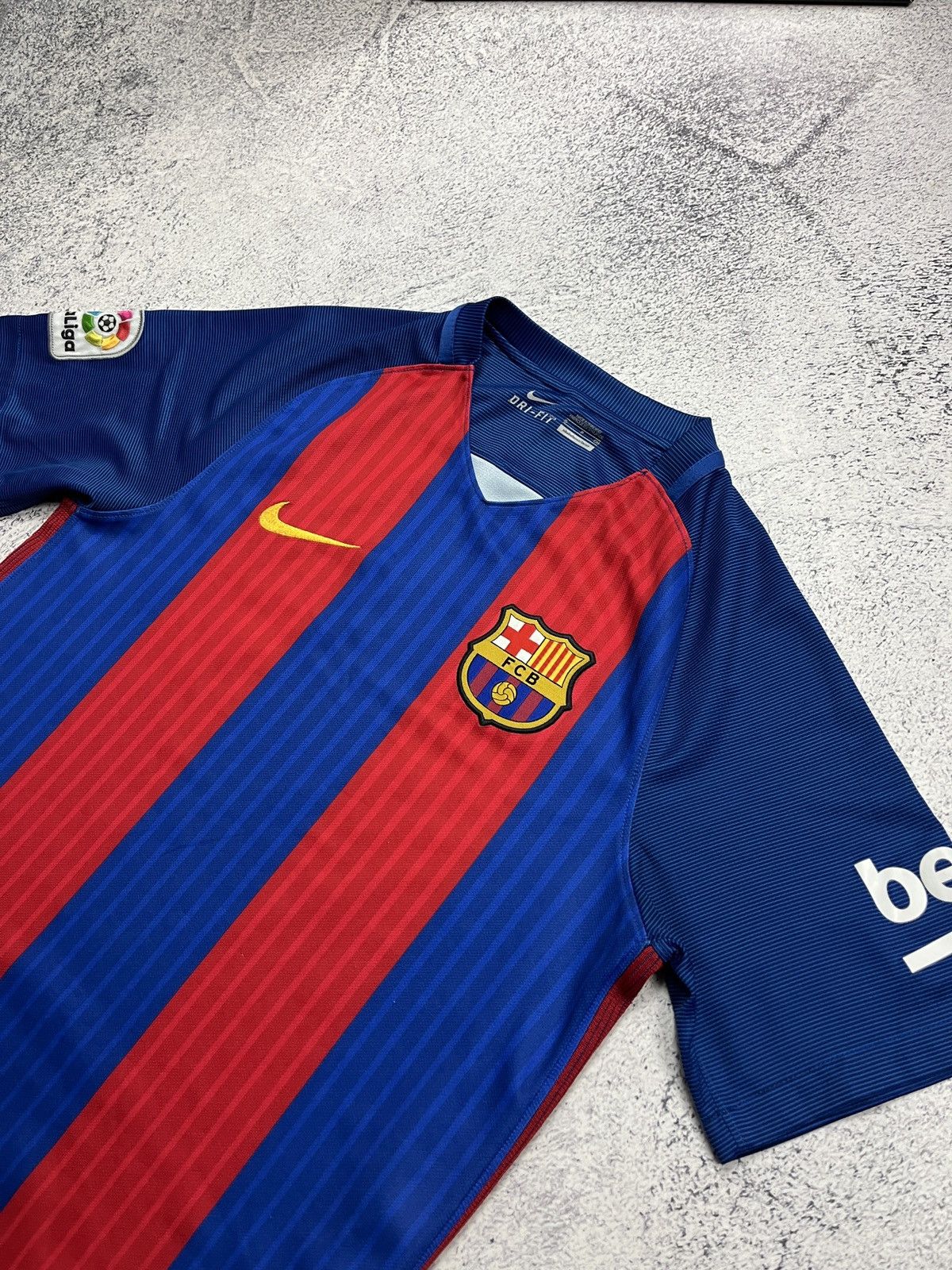 Nike Nike Barcelona 2016/2017 Home Soccer Jersey Football Shirt Size US S / EU 44-46 / 1 - 4 Thumbnail