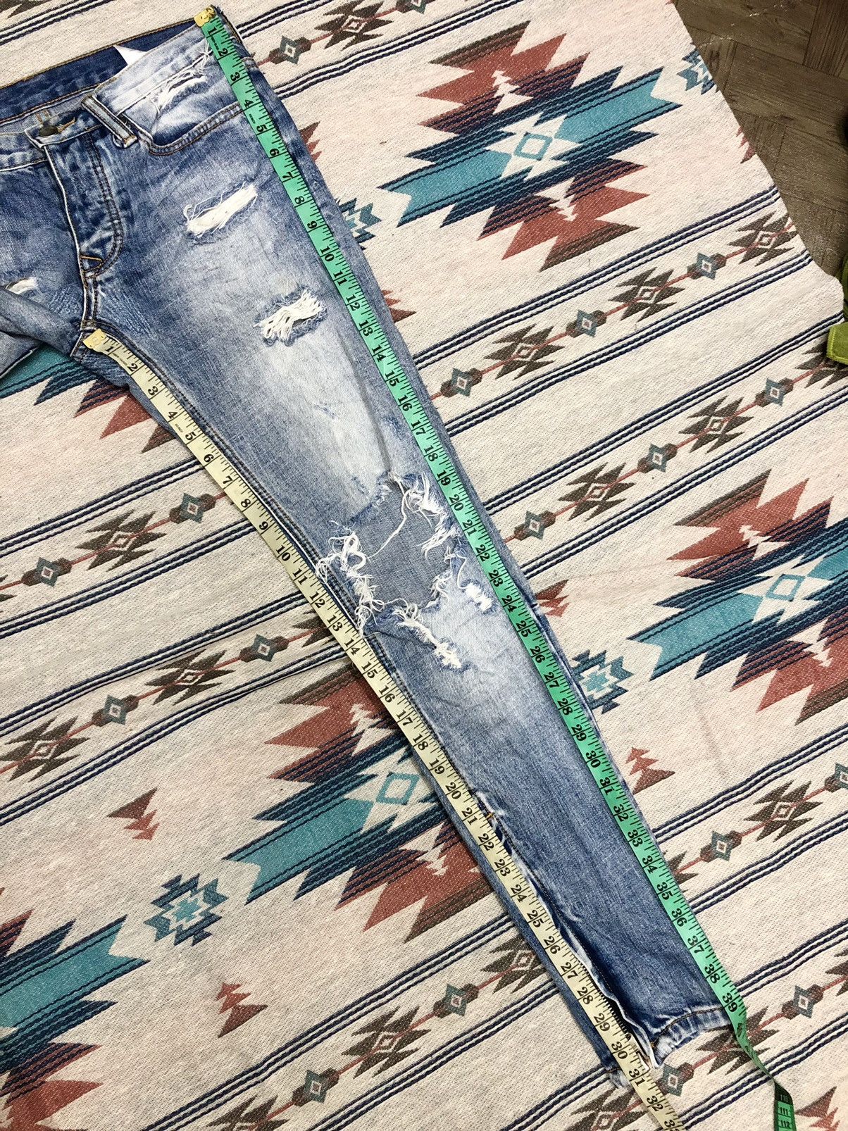 MNML SKINNY MNML DISTRESSED DENIM Size US 29 - 11 Thumbnail