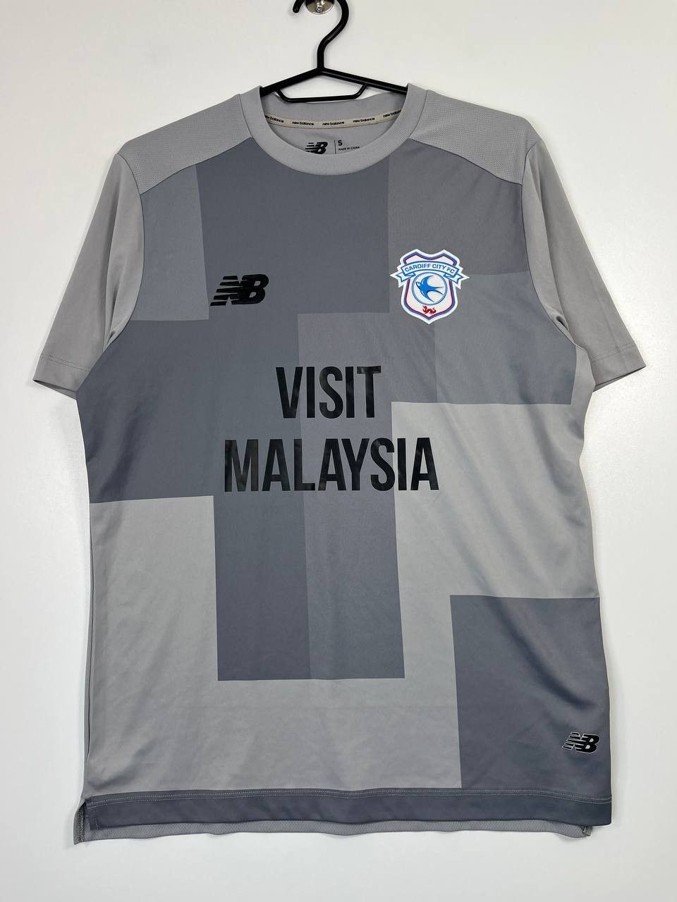 New Balance Cardiff City Away Shirt Football Jersey New Balance Visit S Size US S / EU 44-46 / 1 - 1 Thumbnail