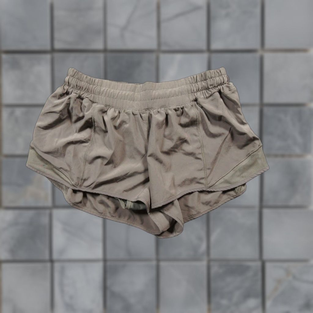 Lululemon Lululemon Shorts Womens 8 Green Hotty Hot Low Rise 2.5" Brief Lined Gym Ladies Size 30" / US 8 / IT 44 - 1 Thumbnail