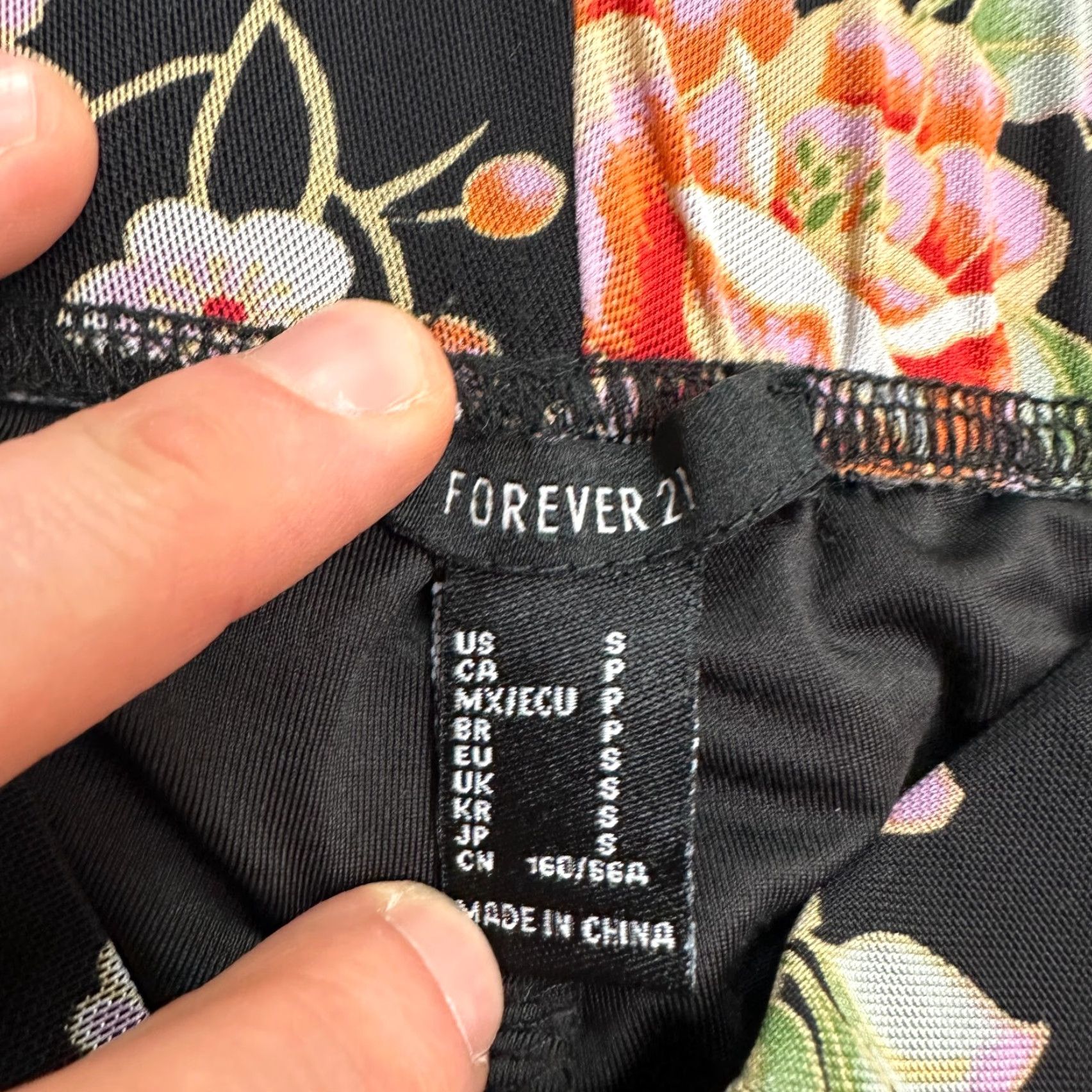 Forever 21 Forever 21 Compression Shorts Juniors Small Multicolor Floral Stretch Casual Size 28" / US 6 / IT 42 - 3 Thumbnail