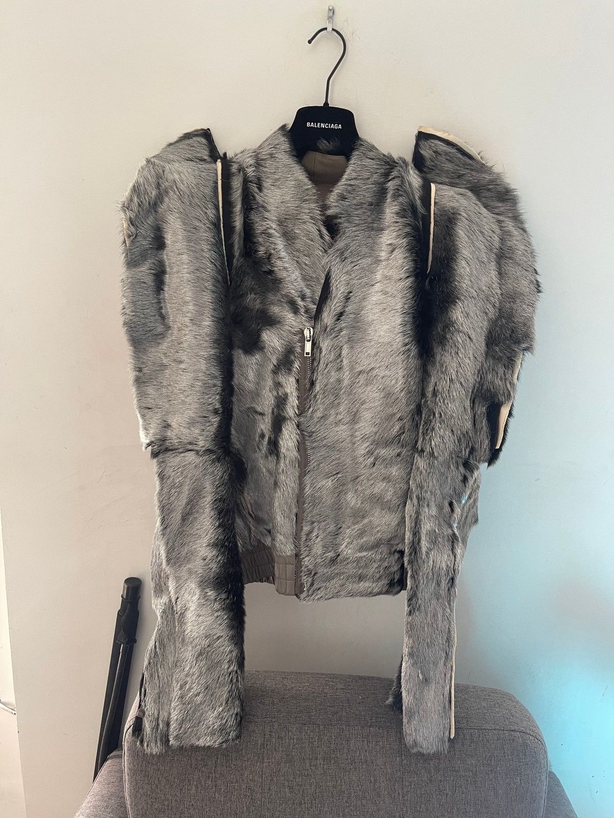 Rick Owens Rick Owen’s AW19 Larry zionic pony hair silver jacket Size US S / EU 44-46 / 1 - 1 Thumbnail