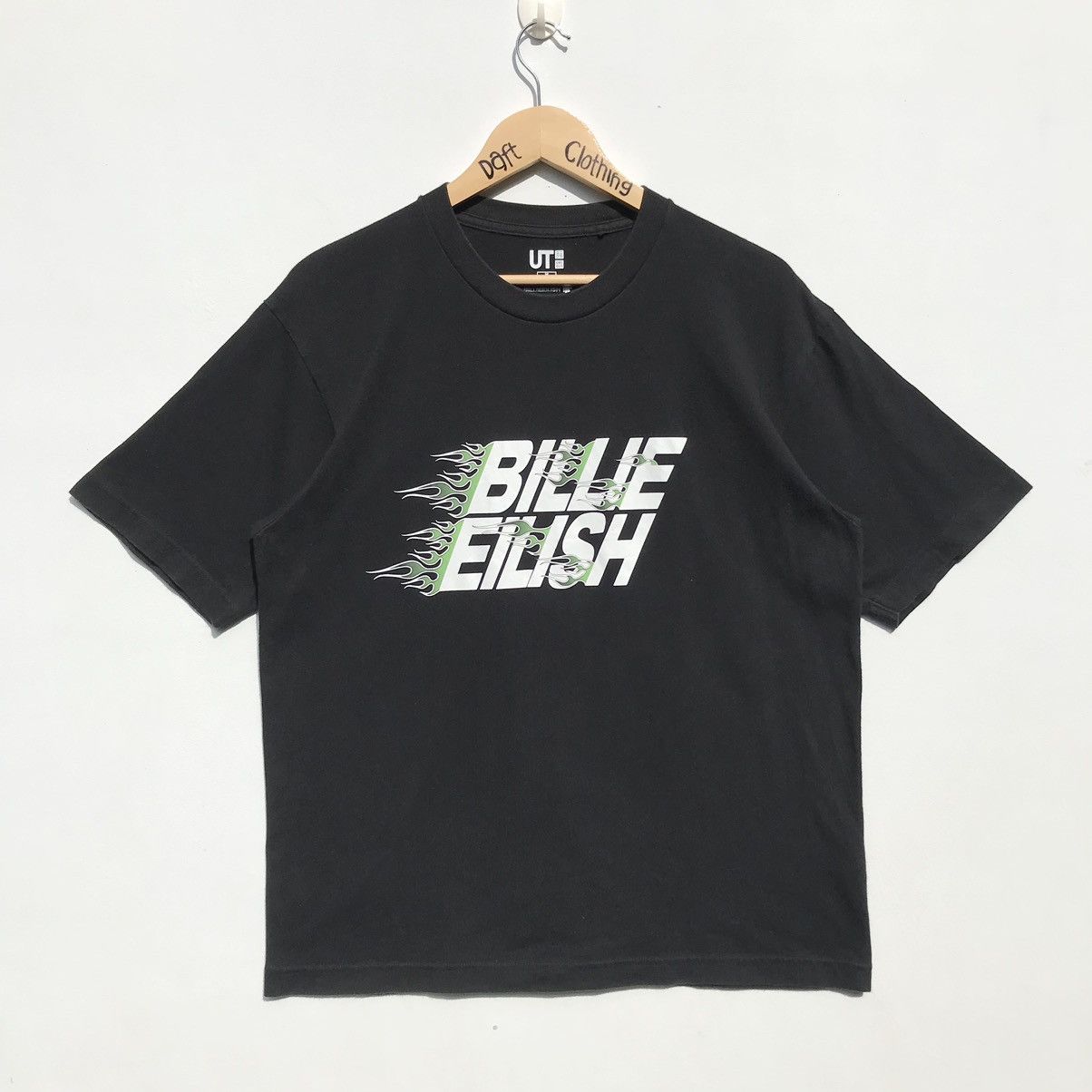 Billie Eilish × Uniqlo Billie Eilish American Singer Songwriter Tee Size US M / EU 48-50 / 2 - 1 Thumbnail