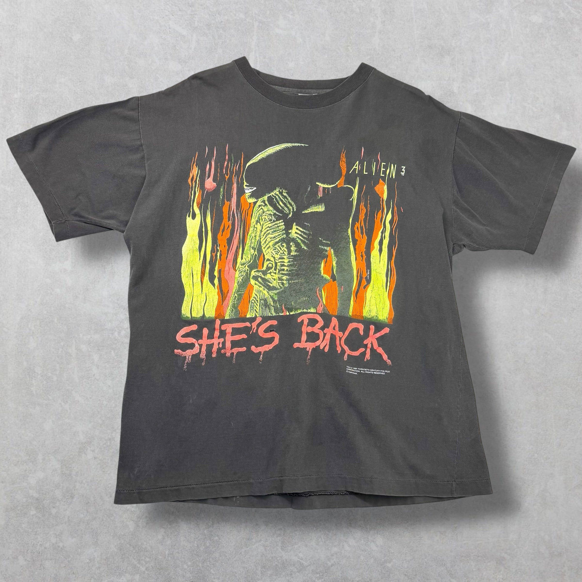 Vintage Vintage 1992 Alien 3 She's Back Tee XL Size US XL / EU 56 / 4 - 1 Thumbnail