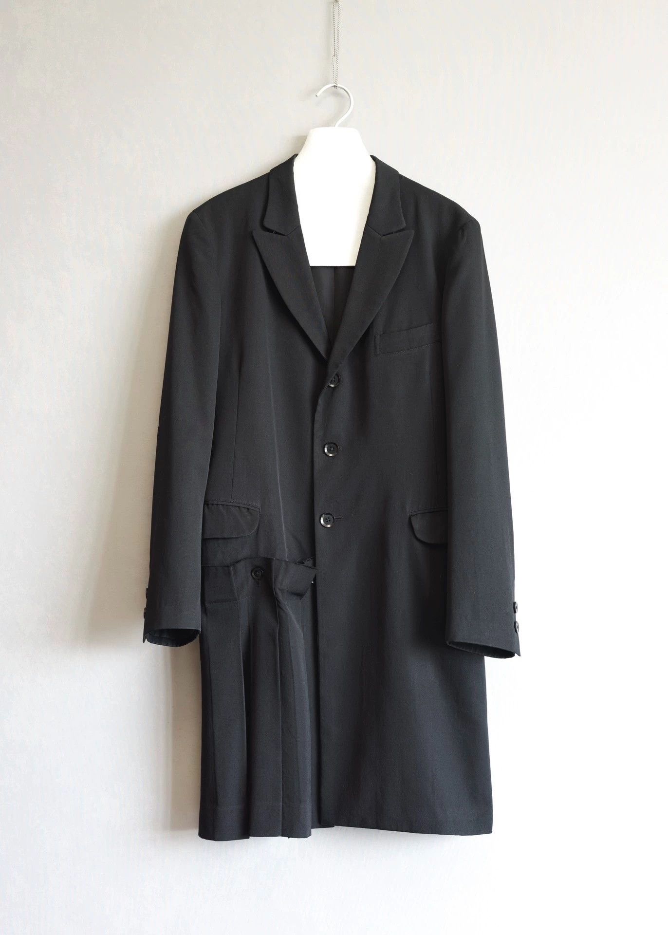 Yohji Yamamoto Yohji Yamamoto 13AW Pleated Asymmetric Coat Size 3 Size US L / EU 52-54 / 3 - 1 Thumbnail