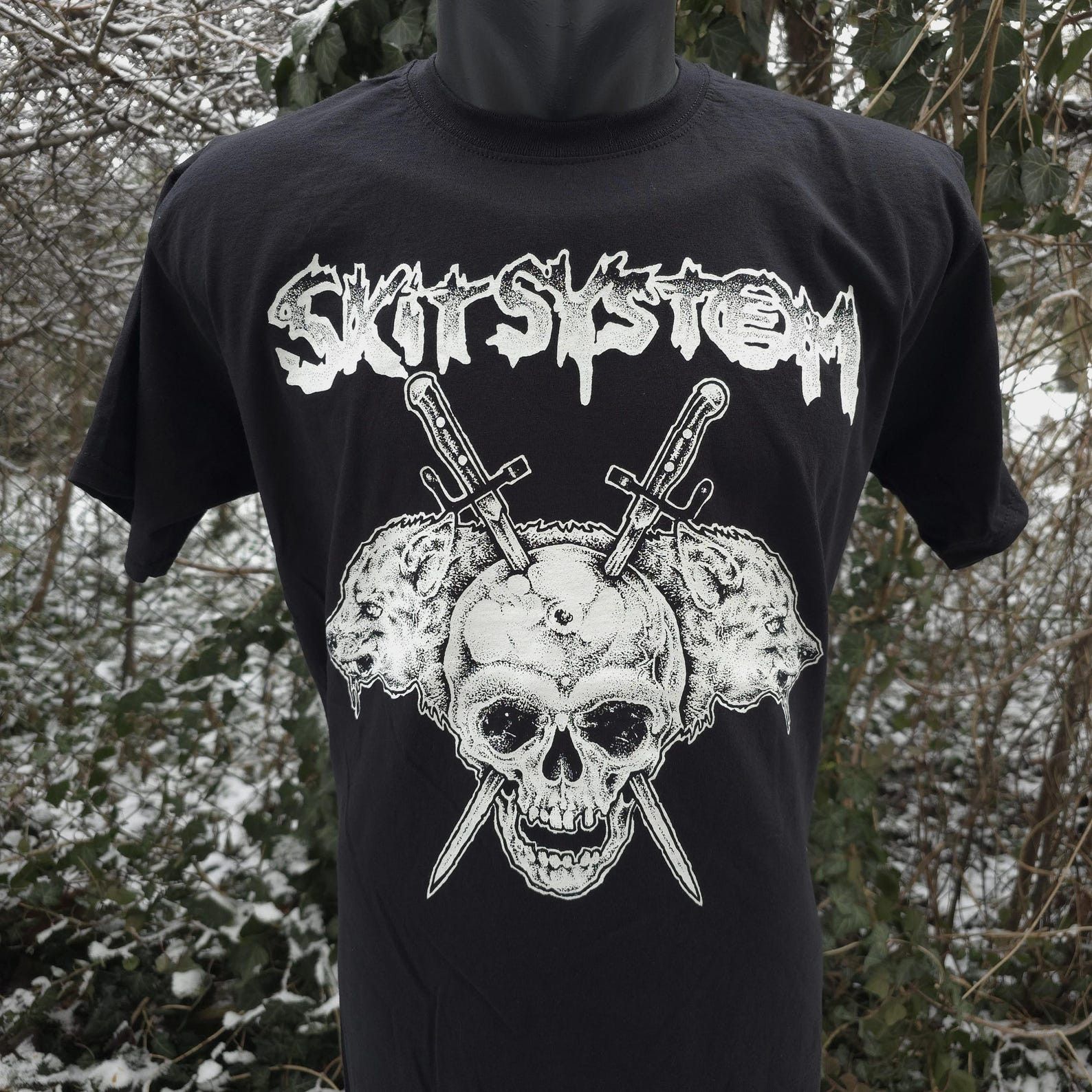 Gildan SKITSYSTEM - Wolves And Skull T-Shirt Size US M / EU 48-50 / 2 - 1 Thumbnail