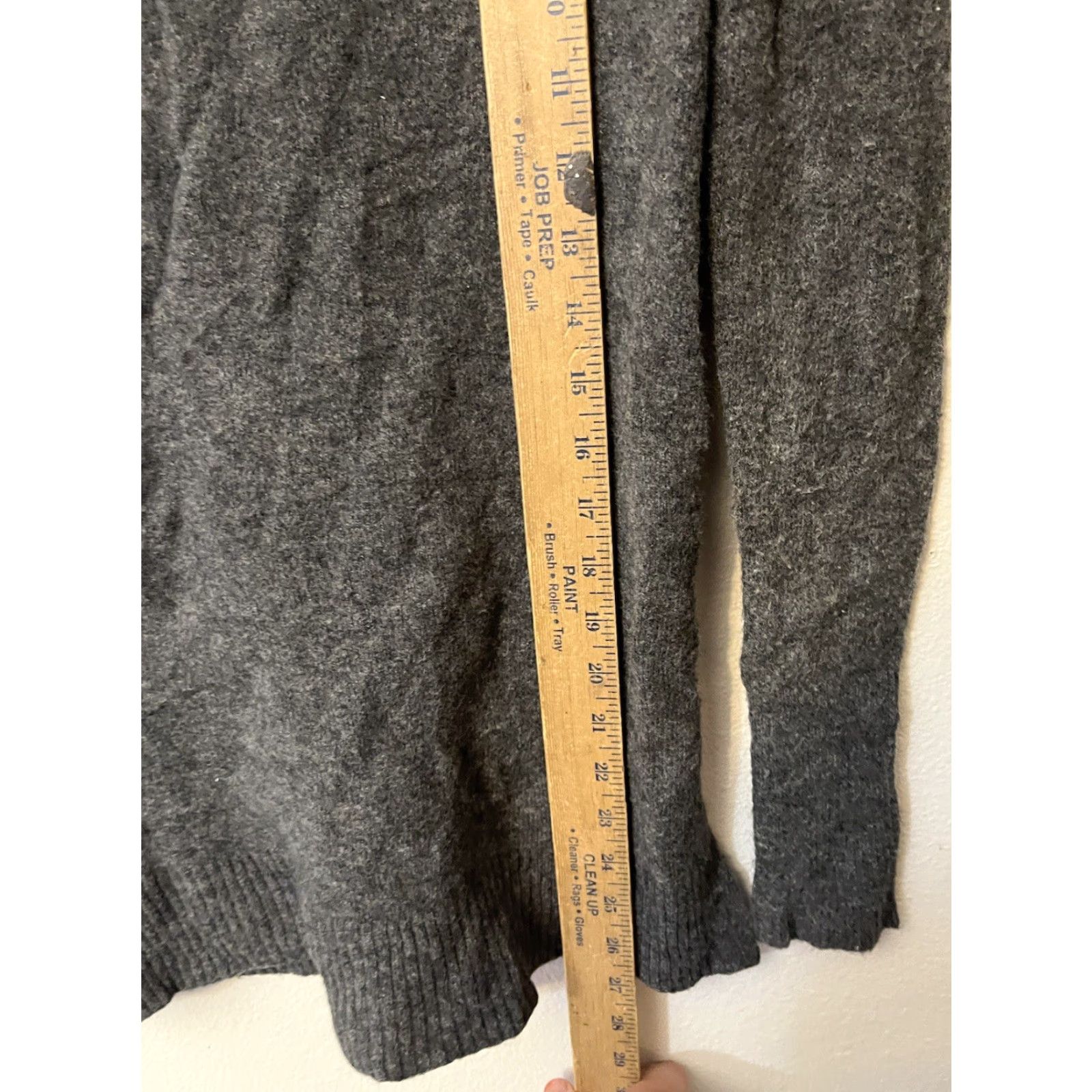 J.Crew J.Crew V-Neck Front-Pocket Tunic Sweater in Supersoft Yarn Gray XS/2XS Women's Knit Pockets Vintage? Wait—no N/A. Size XXS / US 00 / IT 34 - 7 Thumbnail