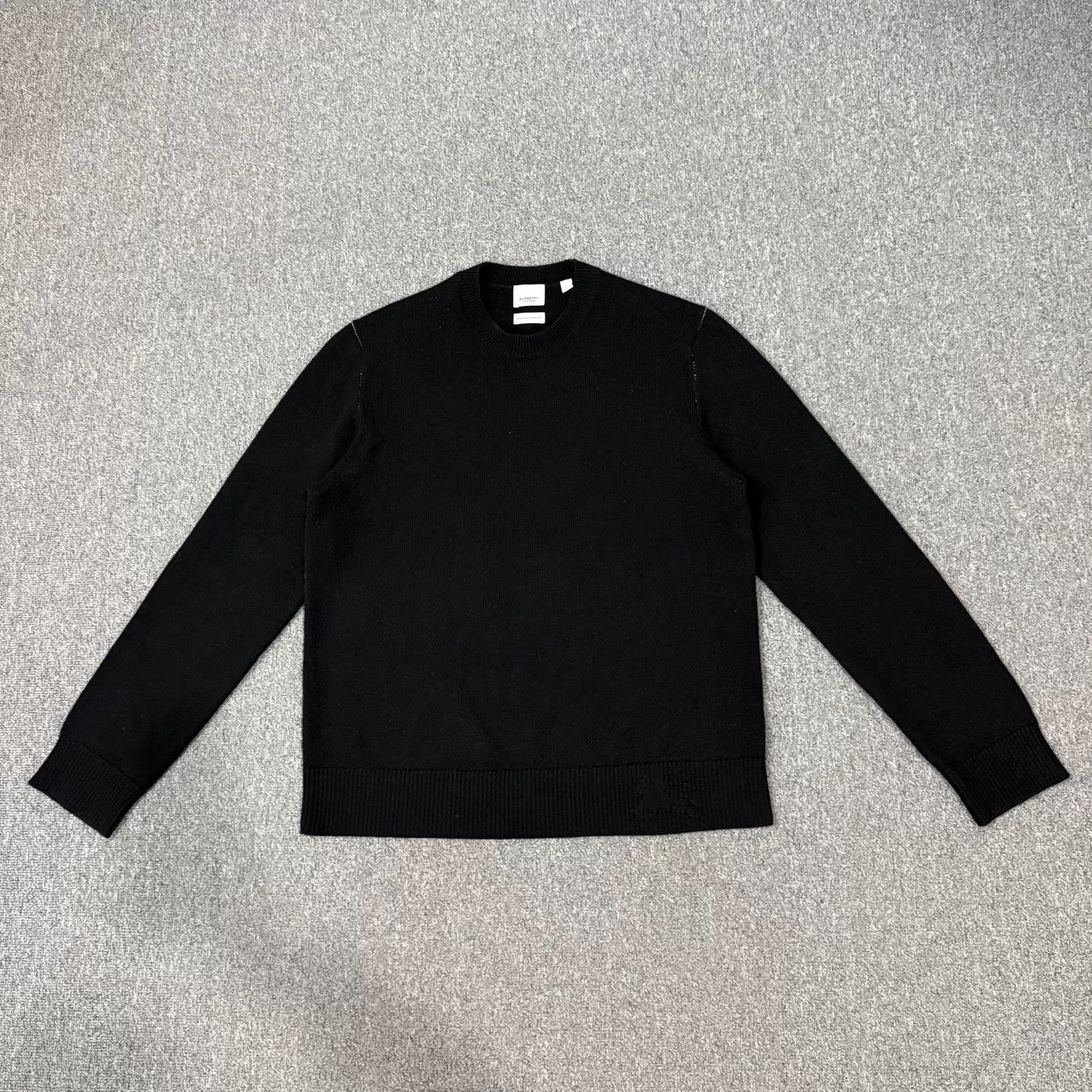 Burberry Burberry Black Knit Sweater M Hem TB Logo 99new Size US M / EU 48-50 / 2 - 1 Thumbnail