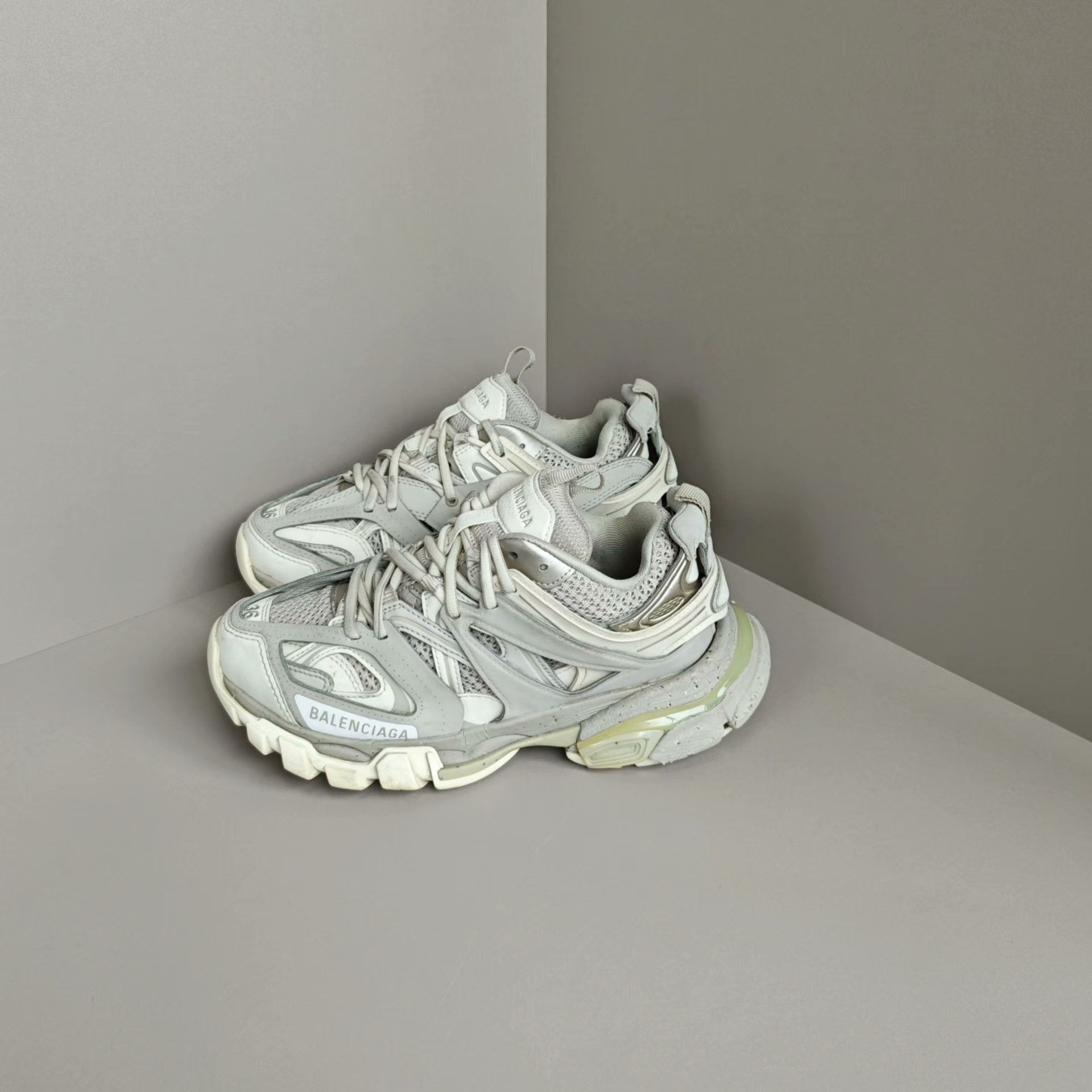 Balenciaga Balenciaga Lowtop Sneakers us_7 Women Size US 7 / IT 37 - 1 Thumbnail