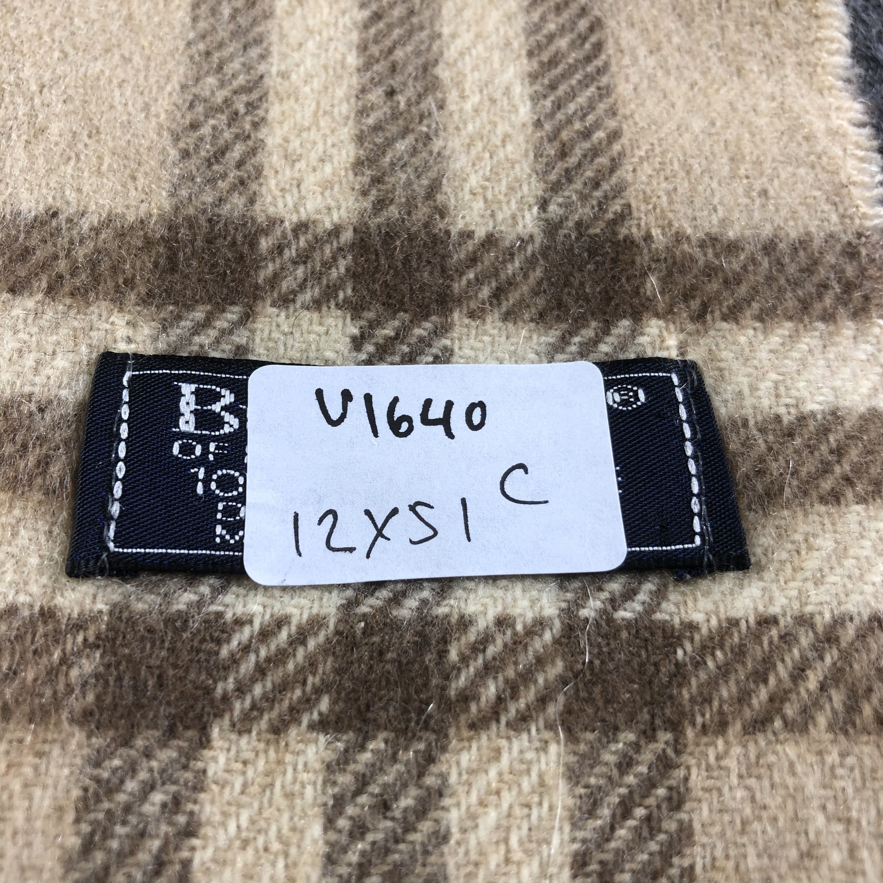 Burberry Burberrys Nova Check Cashmere Scarf Muffler Neckwear V1640 Size ONE SIZE - 8 Thumbnail