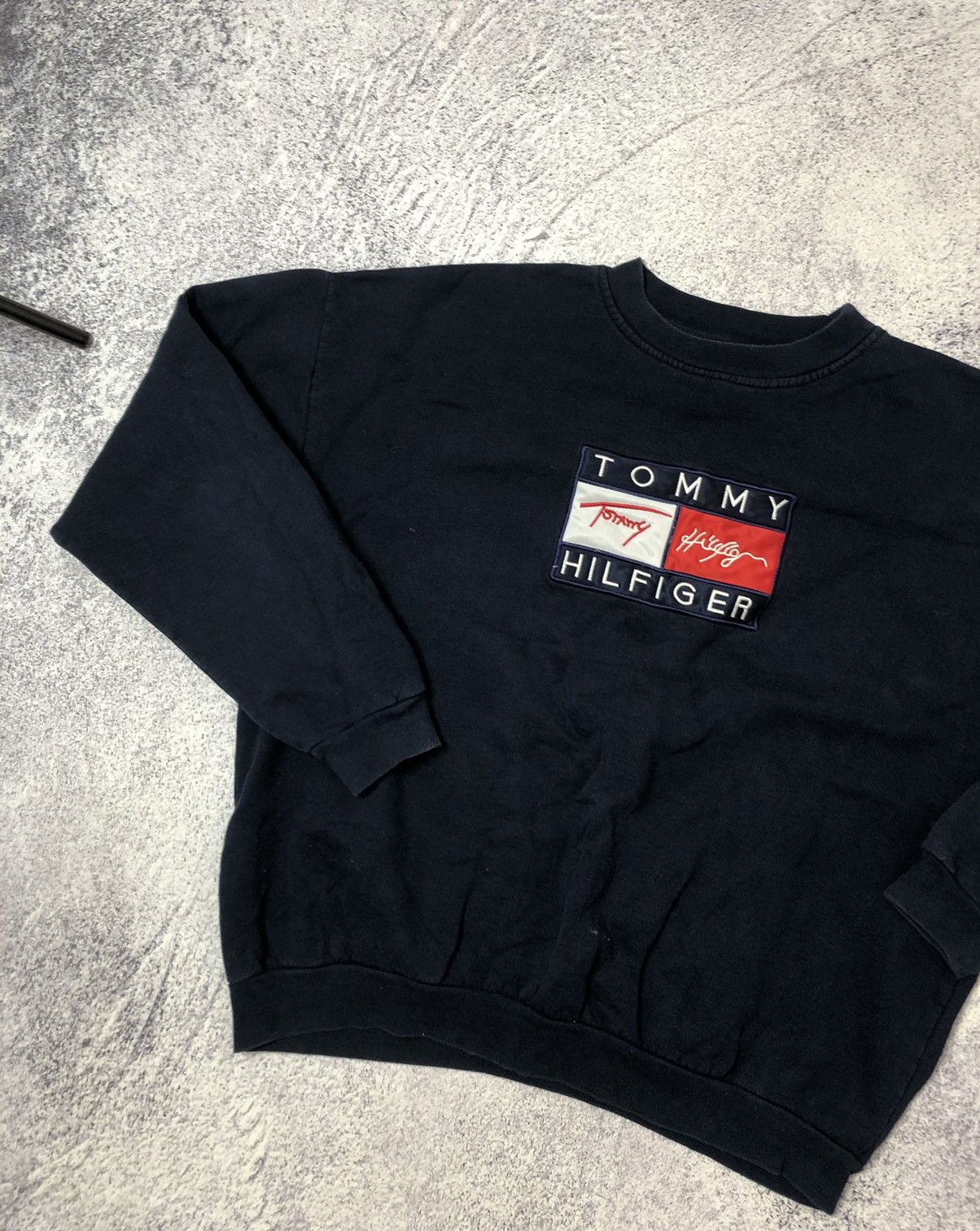 Tommy Hilfiger Vintage Sweater Tommy Hilfiger big logo y2k casual japan Size US L / EU 52-54 / 3 - 3 Thumbnail