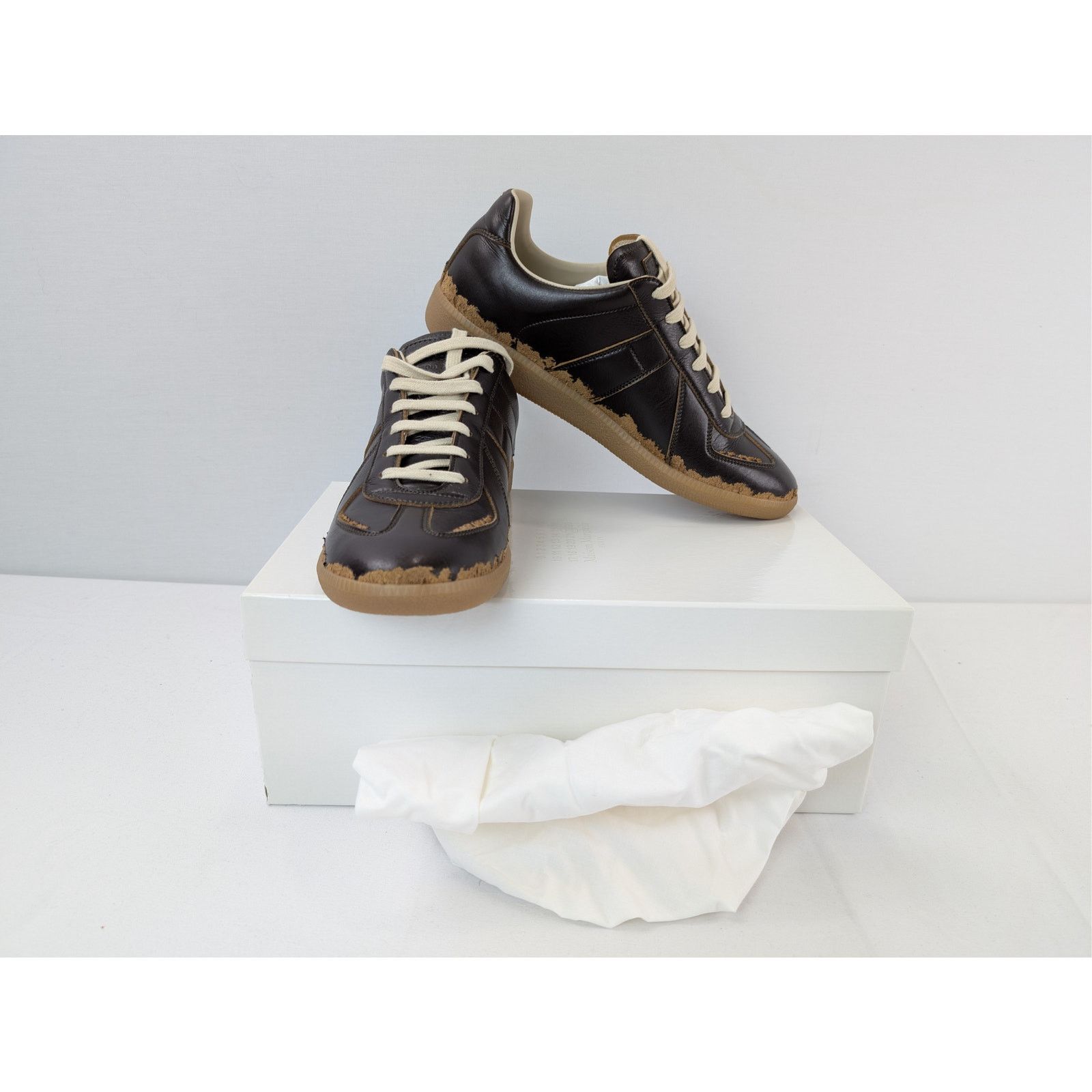 Maison Margiela o1rshd1 Replica sneakers with a distressed peel-off effect Size US 12 / EU 45 - 18 Thumbnail