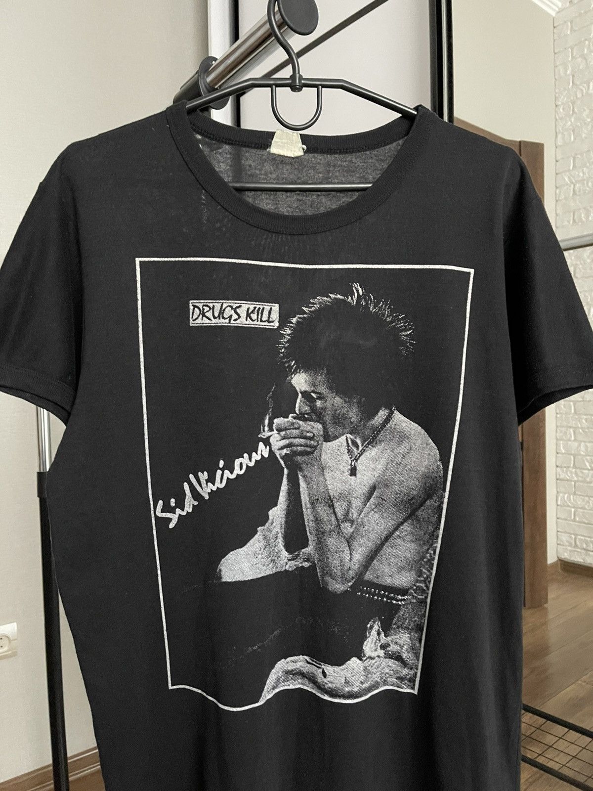 Band Tees Sex Pistols Sid Vicious Drugs Kill Vintage T-Shirt Tee 80s Size US M / EU 48-50 / 2 - 5 Thumbnail