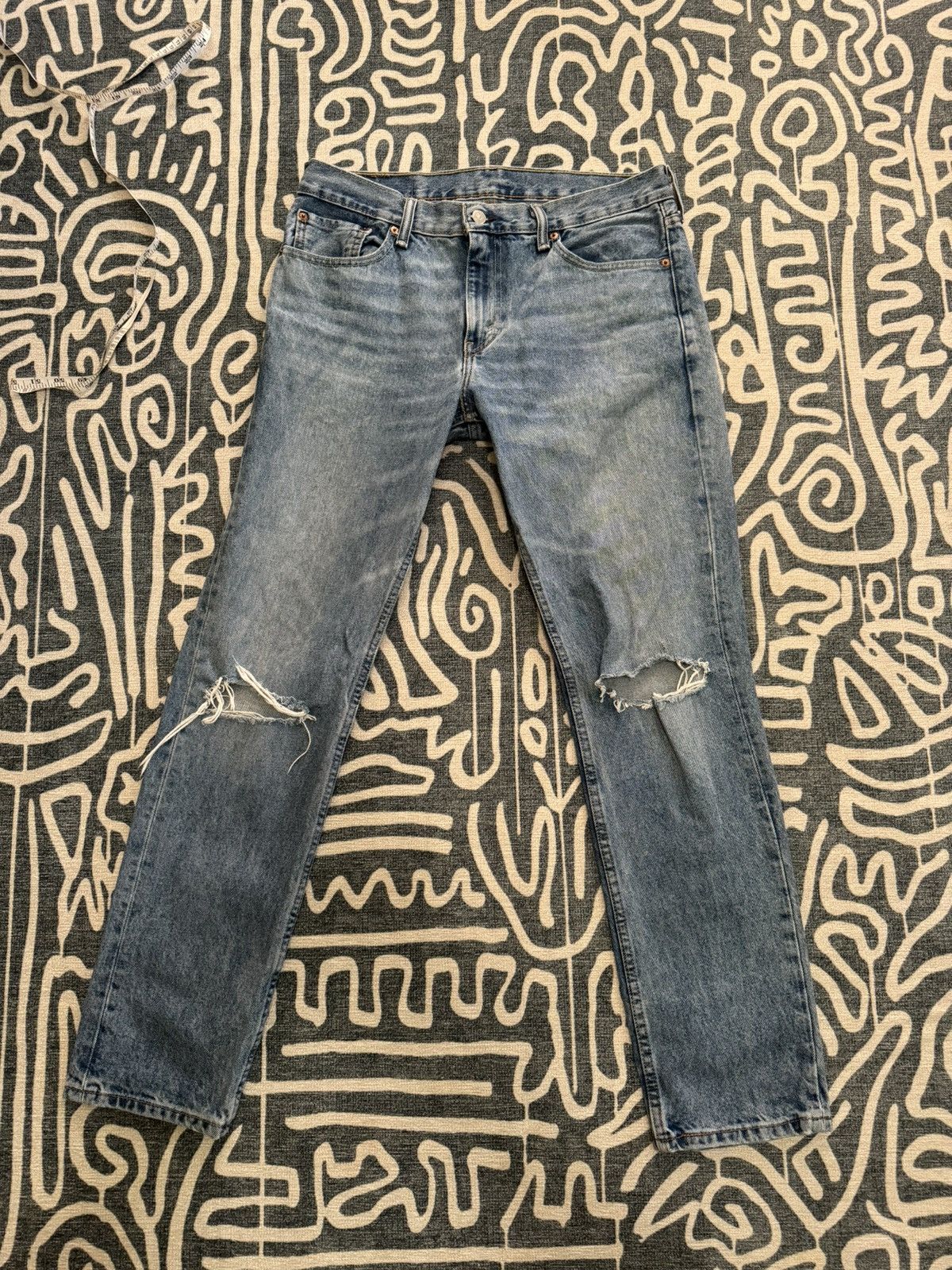 Levi’s 511 Knee Rip
