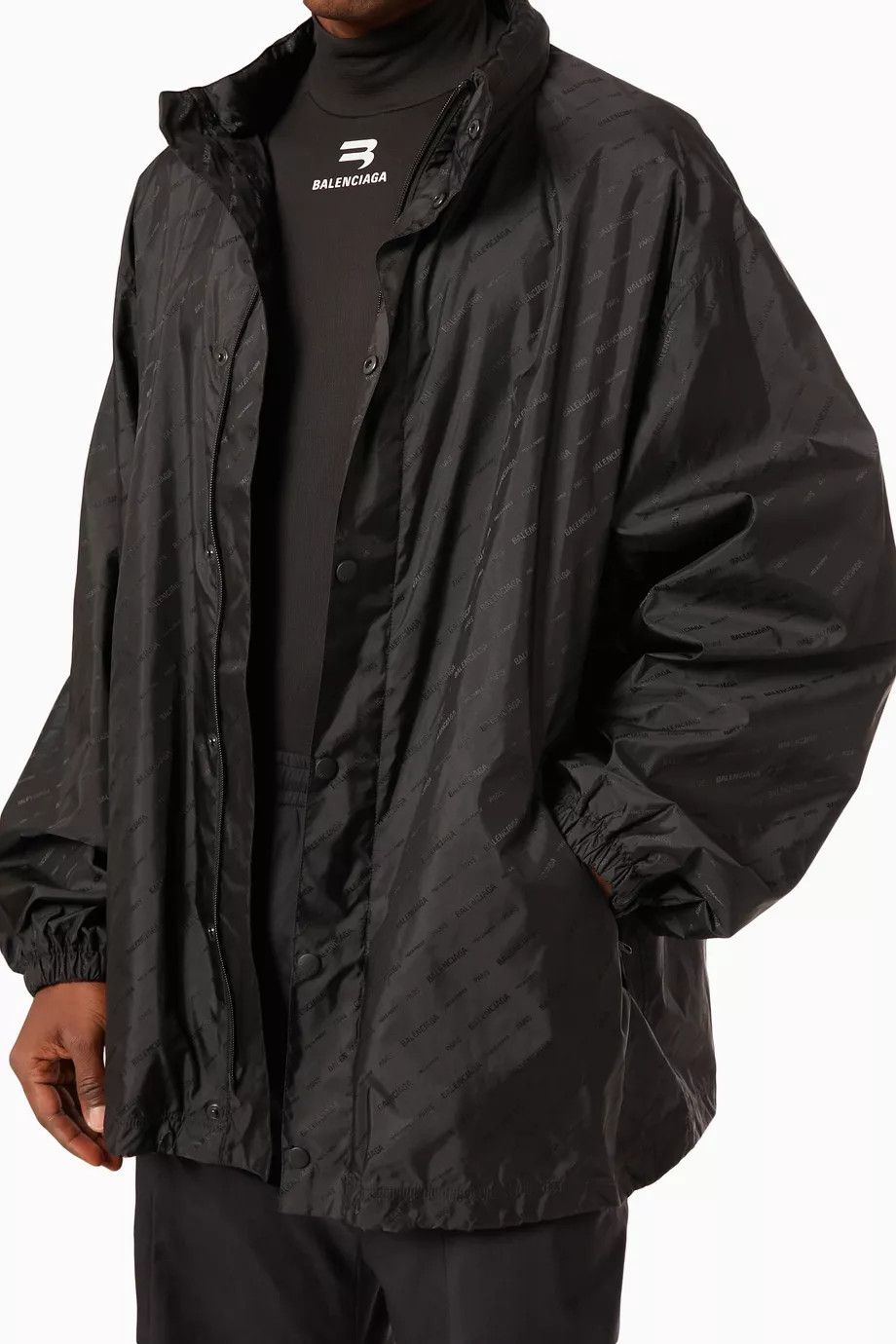 Balenciaga o1s1wg111124 Dup / Allover Logo Rain Jacket in Black Size US S / EU 44-46 / 1 - 6 Thumbnail