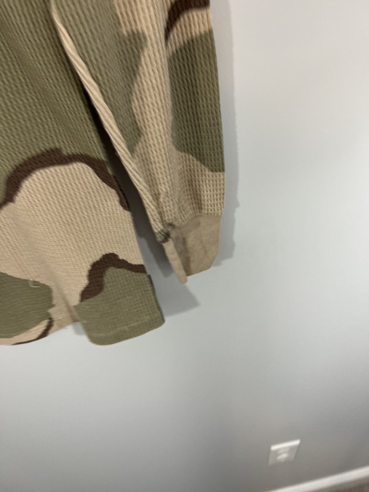 Vintage Distressed Thermal Knit Camo Stained Long Sleeve Size US S / EU 44-46 / 1 - 12 Thumbnail