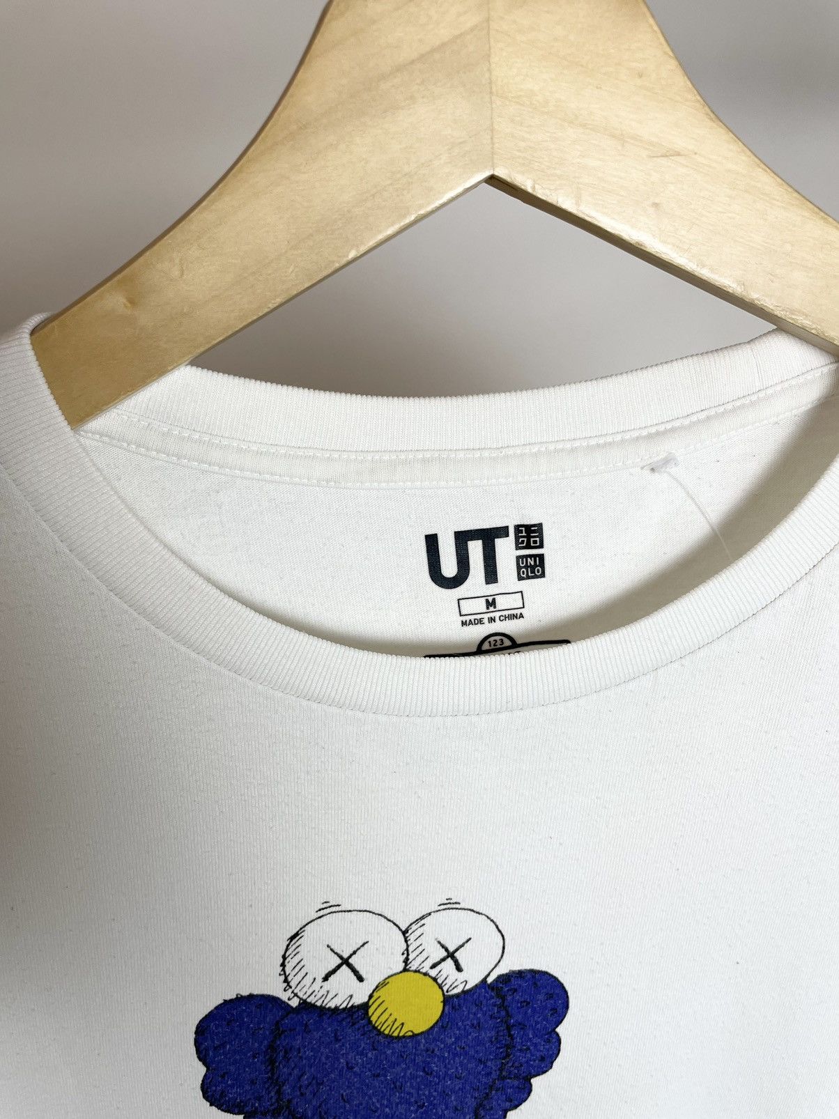 Kaws × Uniqlo Uniqlo x KAWS 👾 companion sesame street white tee t-shirt Size US M / EU 48-50 / 2 - 5 Thumbnail