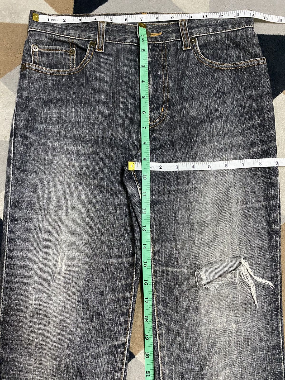 Uniqlo Japanes Uniqlo Black Denim Distressed Flare Jeans Size US 28 / EU 44 - 13 Thumbnail