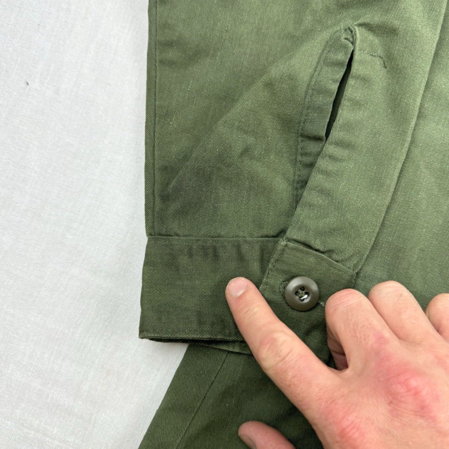 Vintage VINTAGE Army Shirt Adult M Green 1960s Button-Up US Army Military 60s Shirt Mens Regular Long Sleeve Collared Button Up Green Army Shirt Size US M / EU 48-50 / 2 - 5 Thumbnail