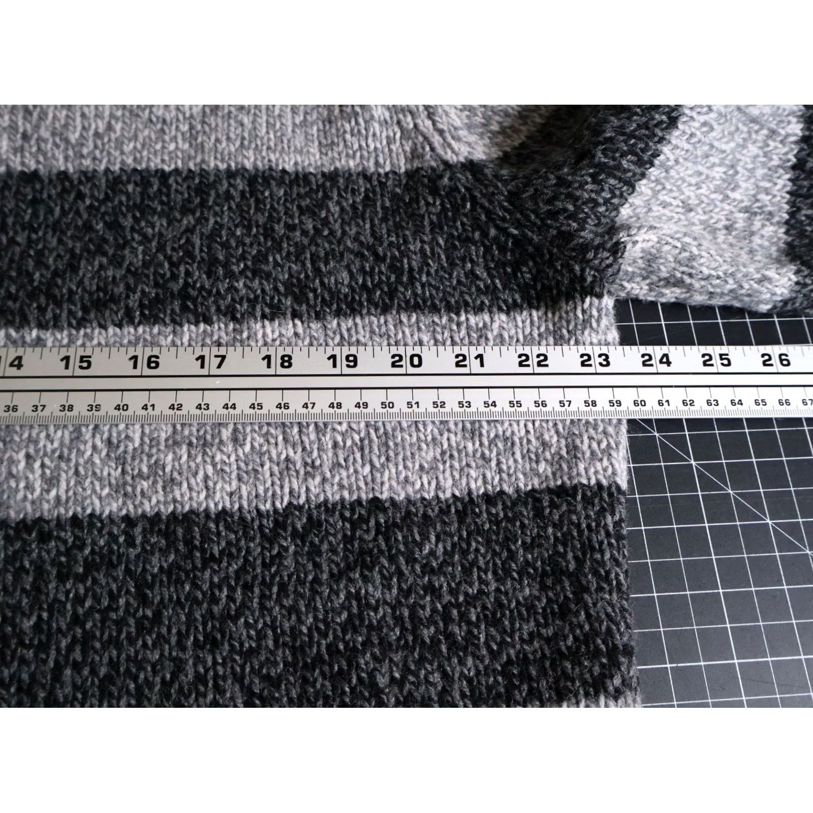 Vintage L.L. Bean Sweater Men's Large Gray Striped Heavyweight Crewneck Lambs Wool Size US L / EU 52-54 / 3 - 5 Thumbnail