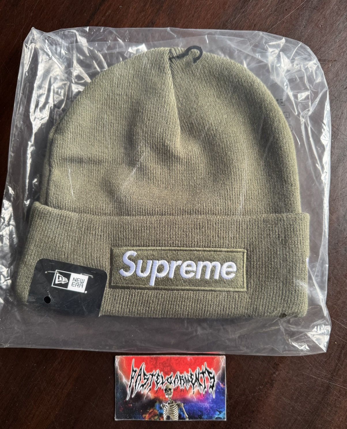 New Era × Supreme Supreme Box Logo Beanie Olive Size ONE SIZE - 1 Thumbnail
