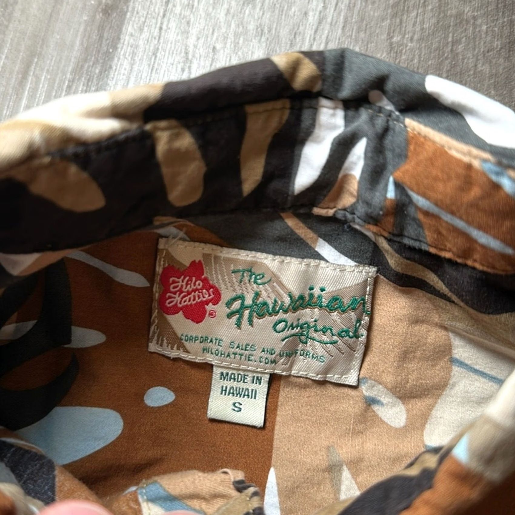 Hilo Hattie VINTAGE Hilo Hattie Shirt Short Sleeve Men S Tan Tropical Half Button Hawaiian Shirt Size US S / EU 44-46 / 1 - 6 Thumbnail