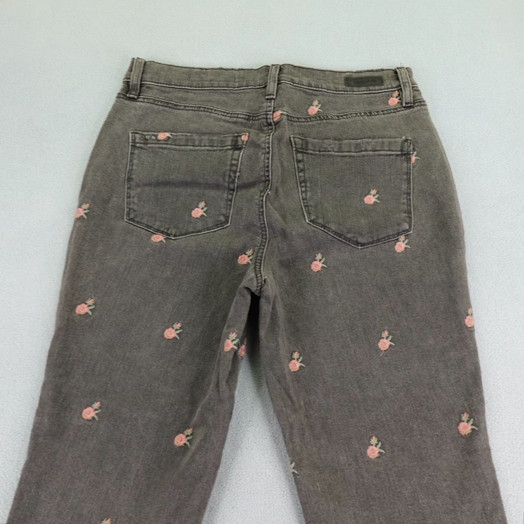 Vintage VINTAGE BlankNYC Women's Cropped Jeans 28 Gray Denim High Rise All Over Flower Pattern Size 30" / US 8 / IT 44 - 5 Thumbnail