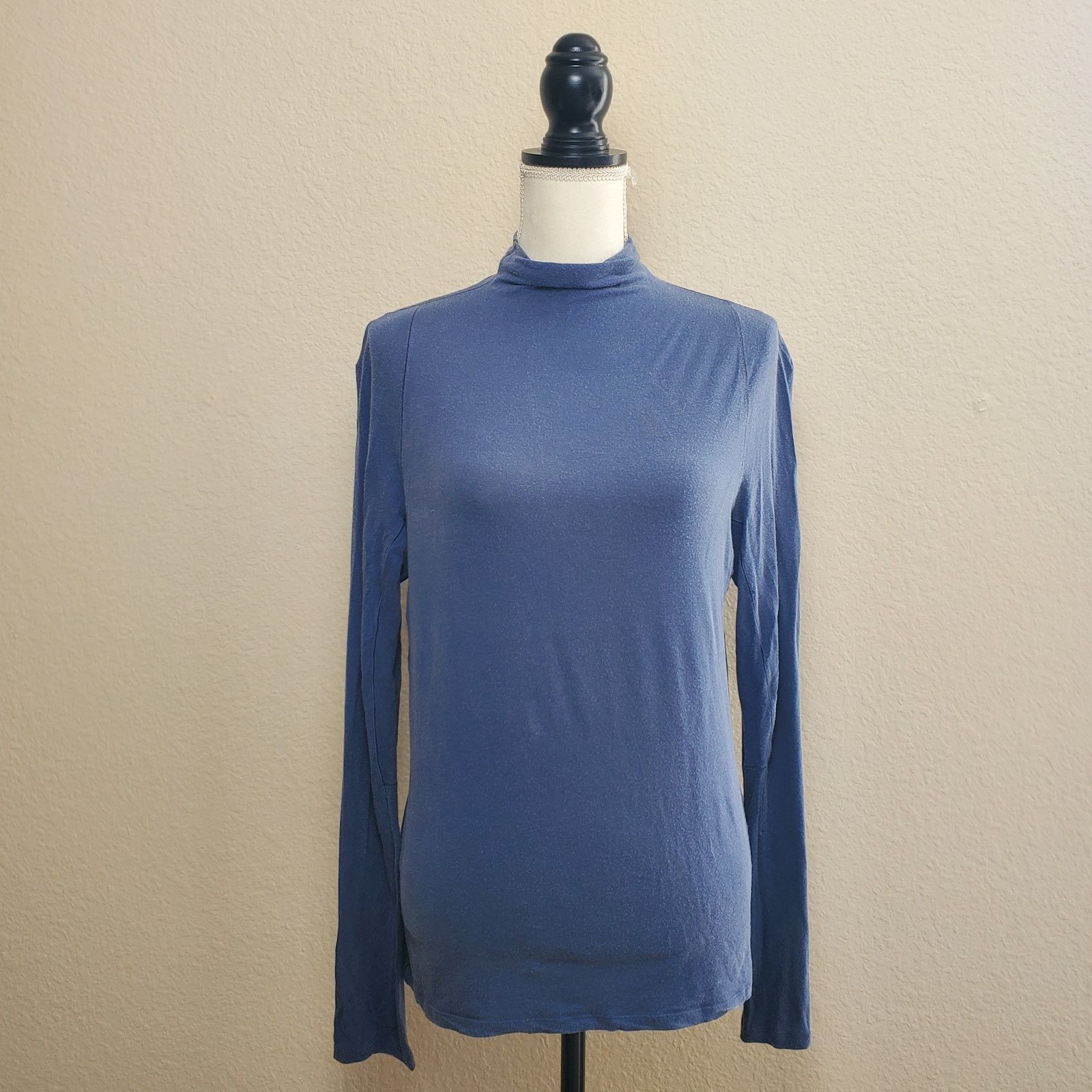 Lululemon Lululemon Blue Turtleneck Top 10 Size L / US 10 / IT 46 - 1 Thumbnail