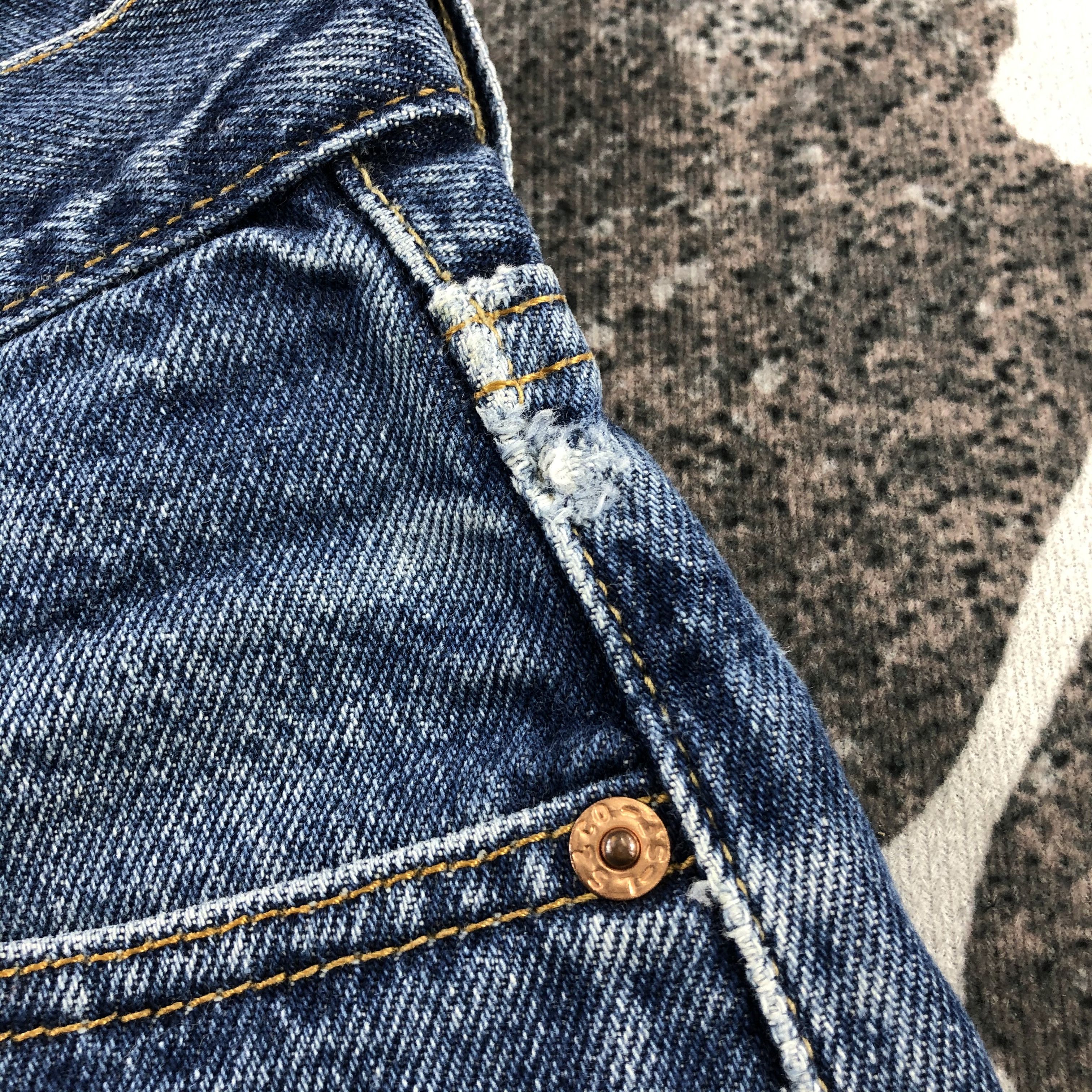 Levi's Vintage Levi's 550 Jeans Faded Blue Denim KJ993 Size US 30 / EU 46 - 11 Thumbnail