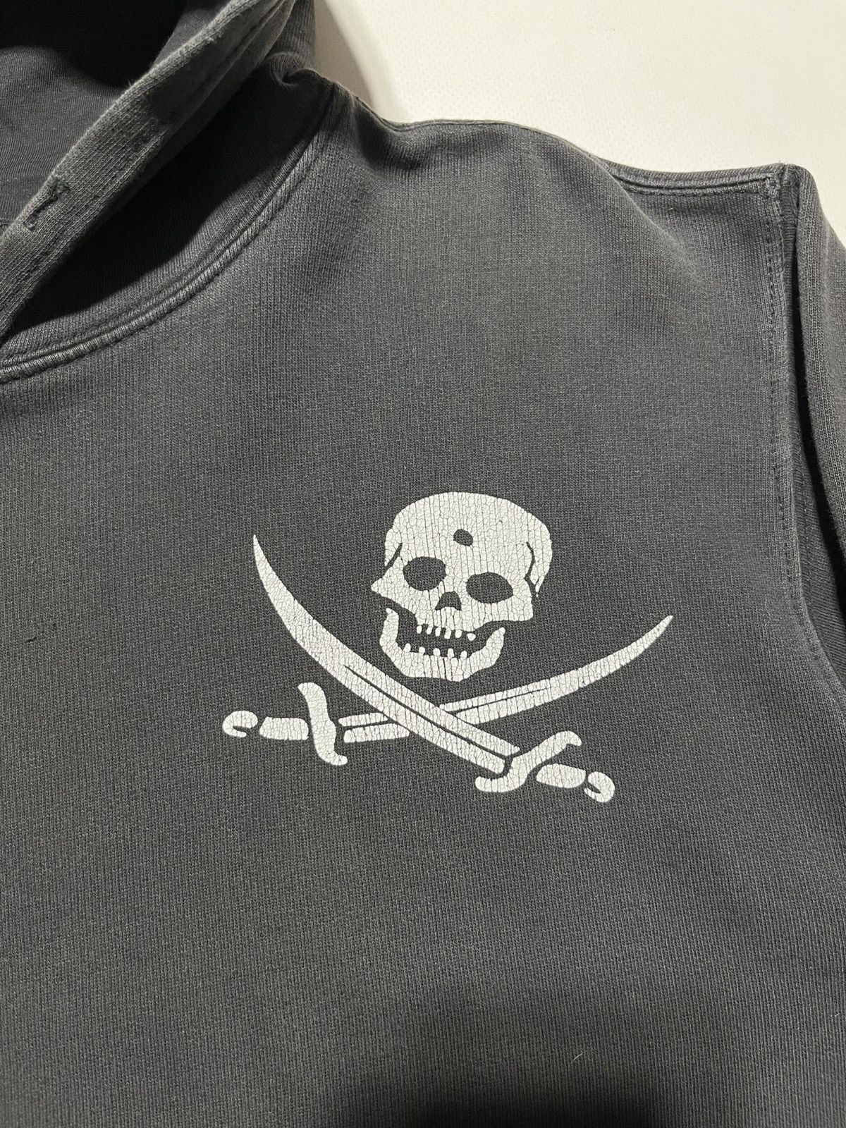 Unsound Rags 90’s VTG Perfectly Thrashed Pirate Scull Boxy Hoodie Size US L / EU 52-54 / 3 - 6 Thumbnail