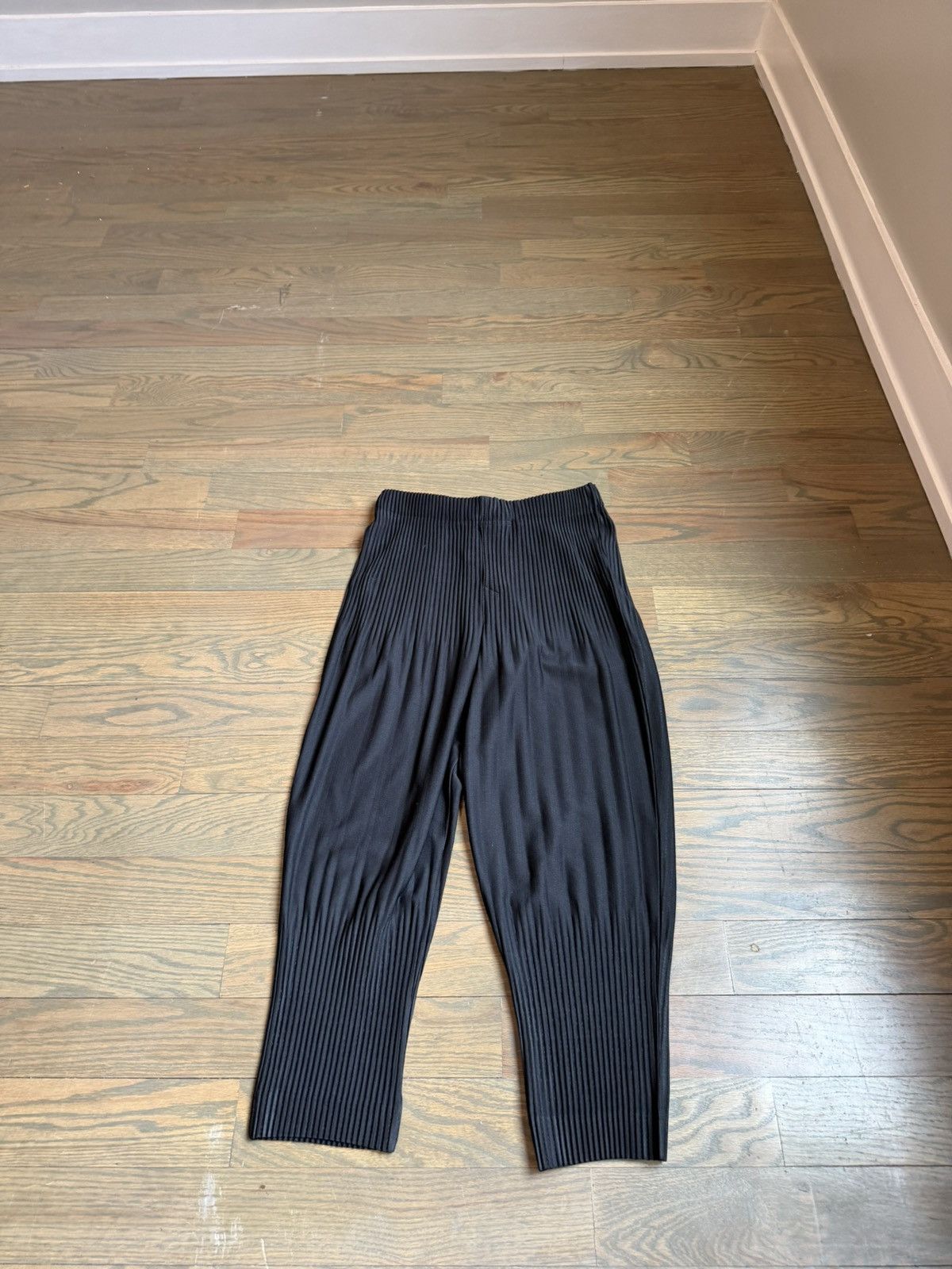 Issey Miyake Issey Miyake Black Pleated Pants Size US 30 / EU 46 - 1 Thumbnail