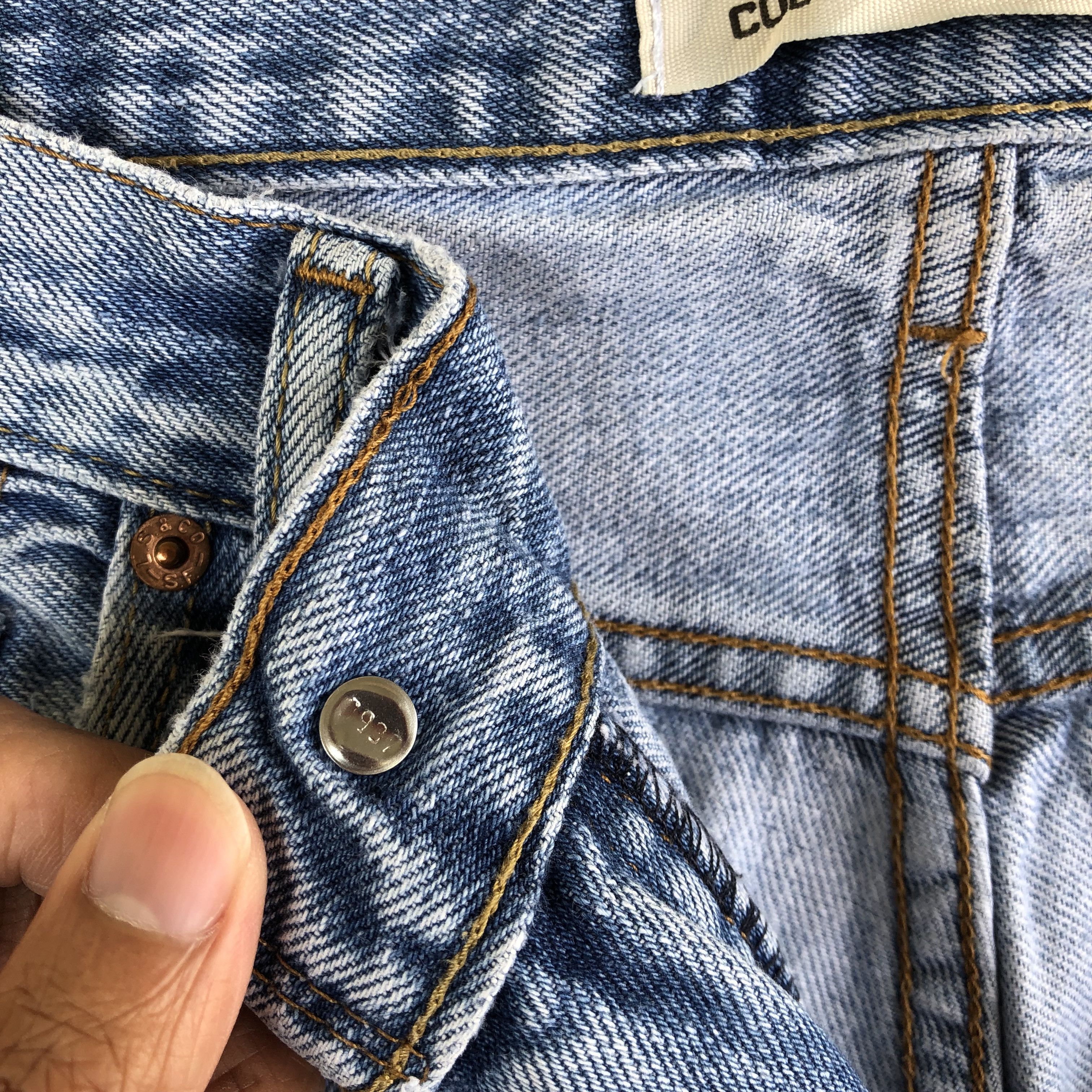 Levi's Vintage Levis 550 Faded Blue Denim Levi's Light Wash Jeans Size US 32 / EU 48 - 7 Thumbnail