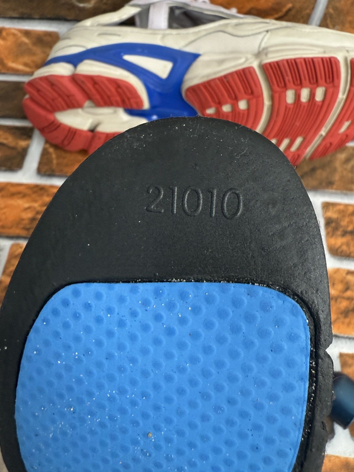 Adidas × Raf Simons Ozweego cut out sneaker Size US 11 / EU 44 - 21 Thumbnail